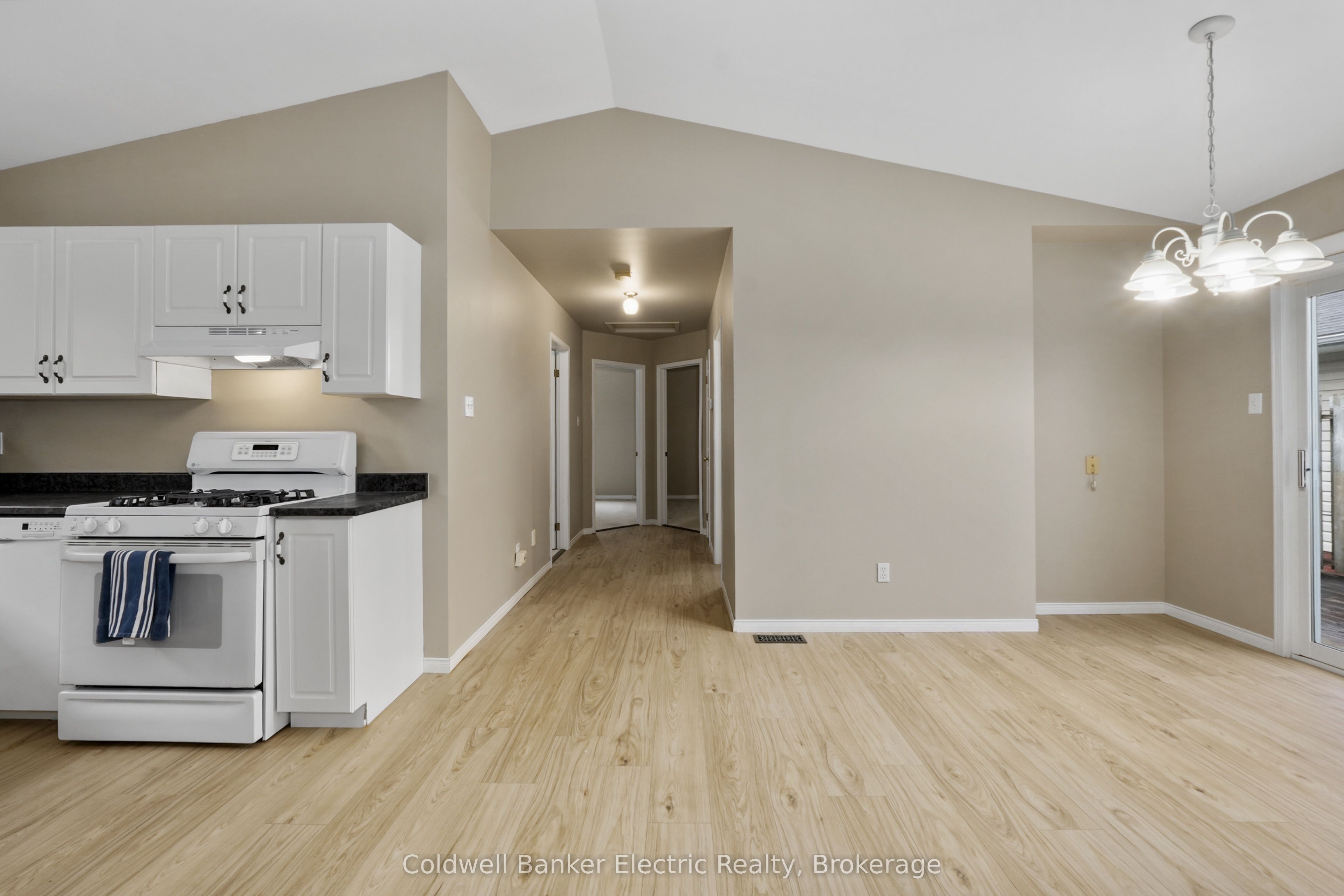271 Dainton Drive Property Photo 5