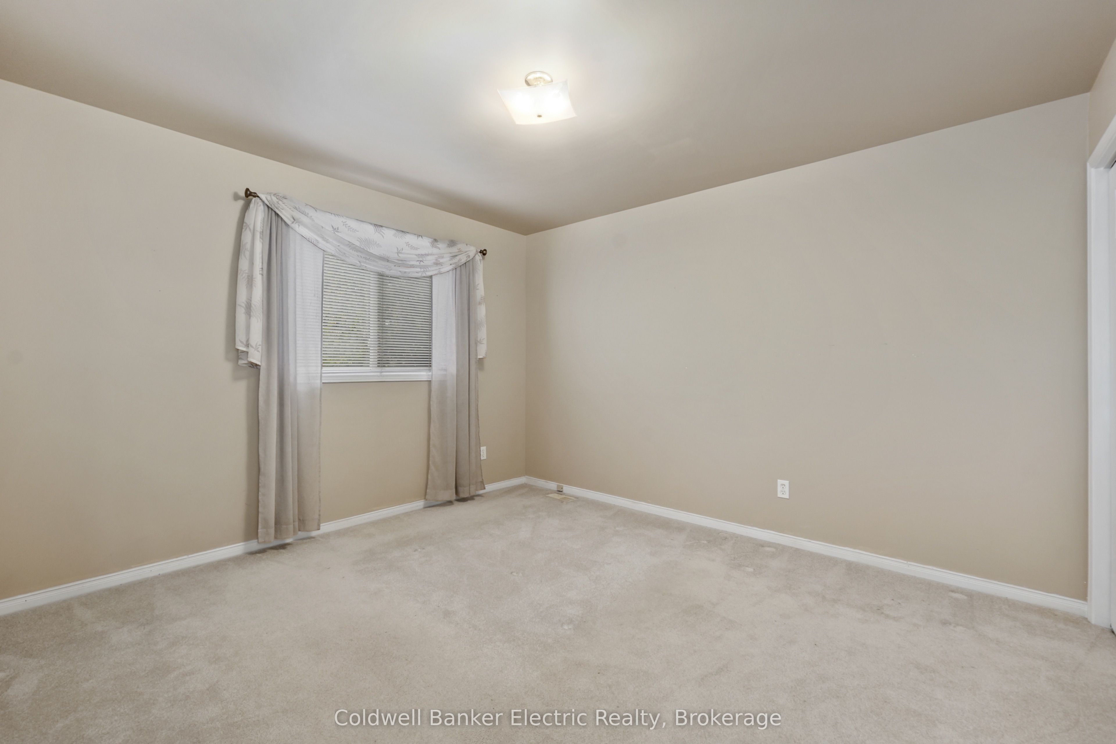 271 Dainton Drive Property Photo 12
