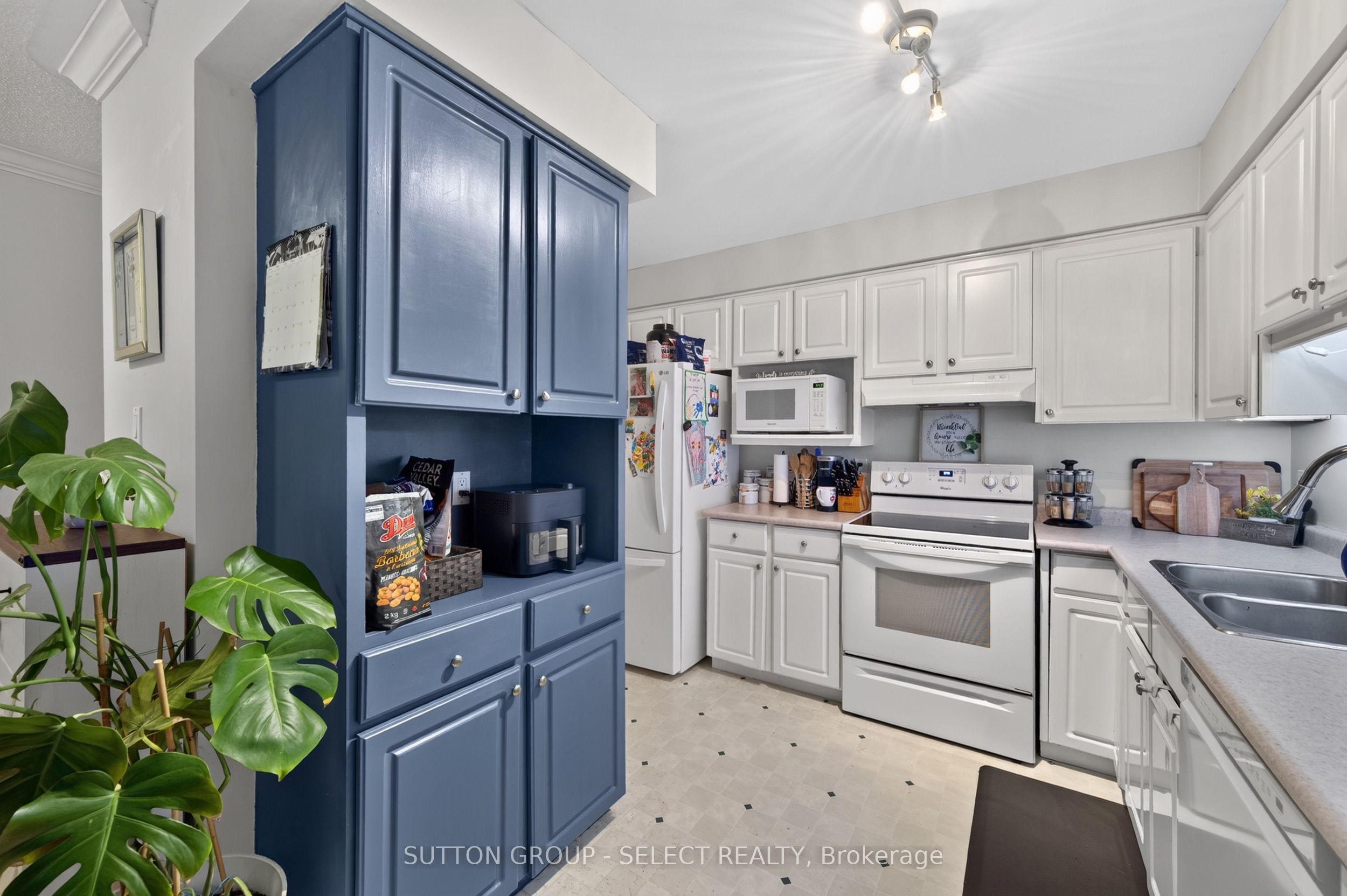 410 Ambleside Drive 21 Property Photo 2
