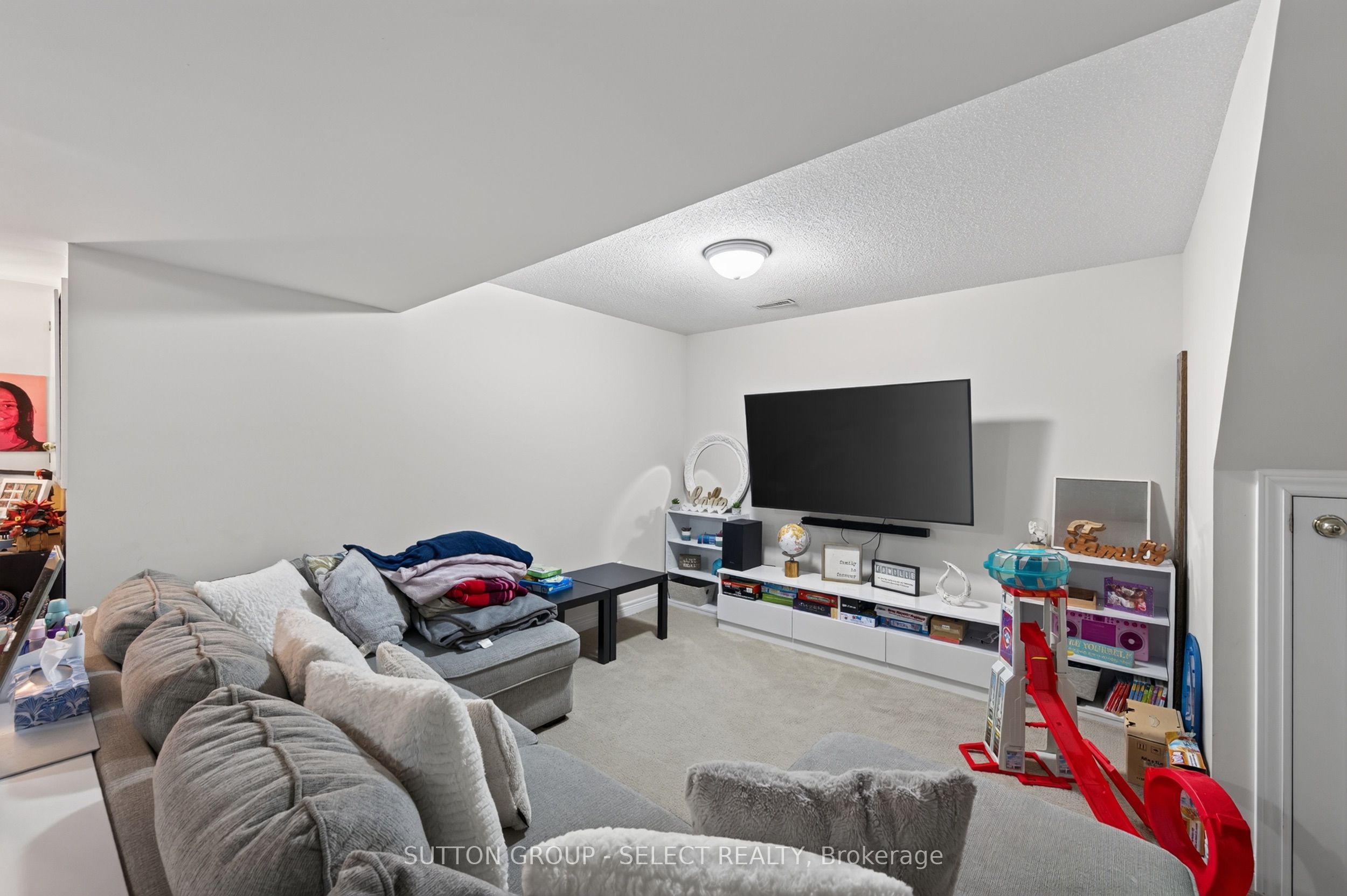 410 Ambleside Drive 21 Property Photo 16