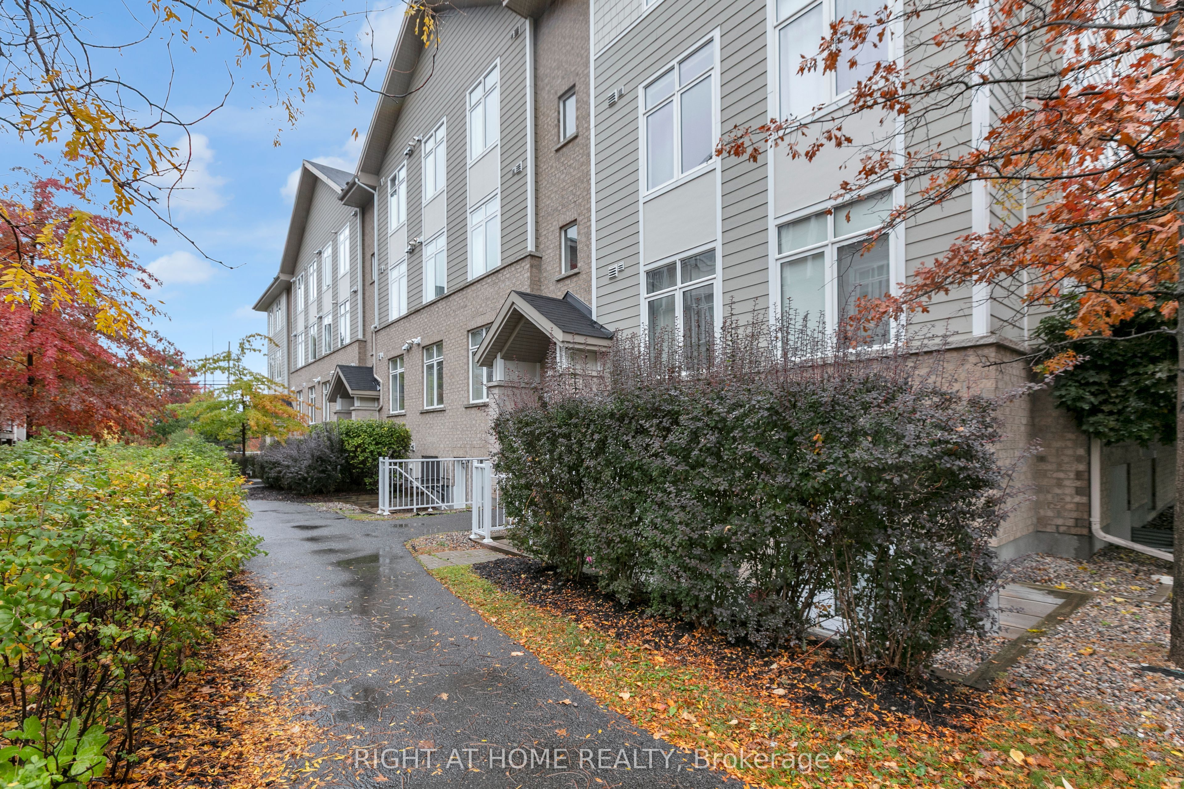 318 Everest Private E Property Photo 1