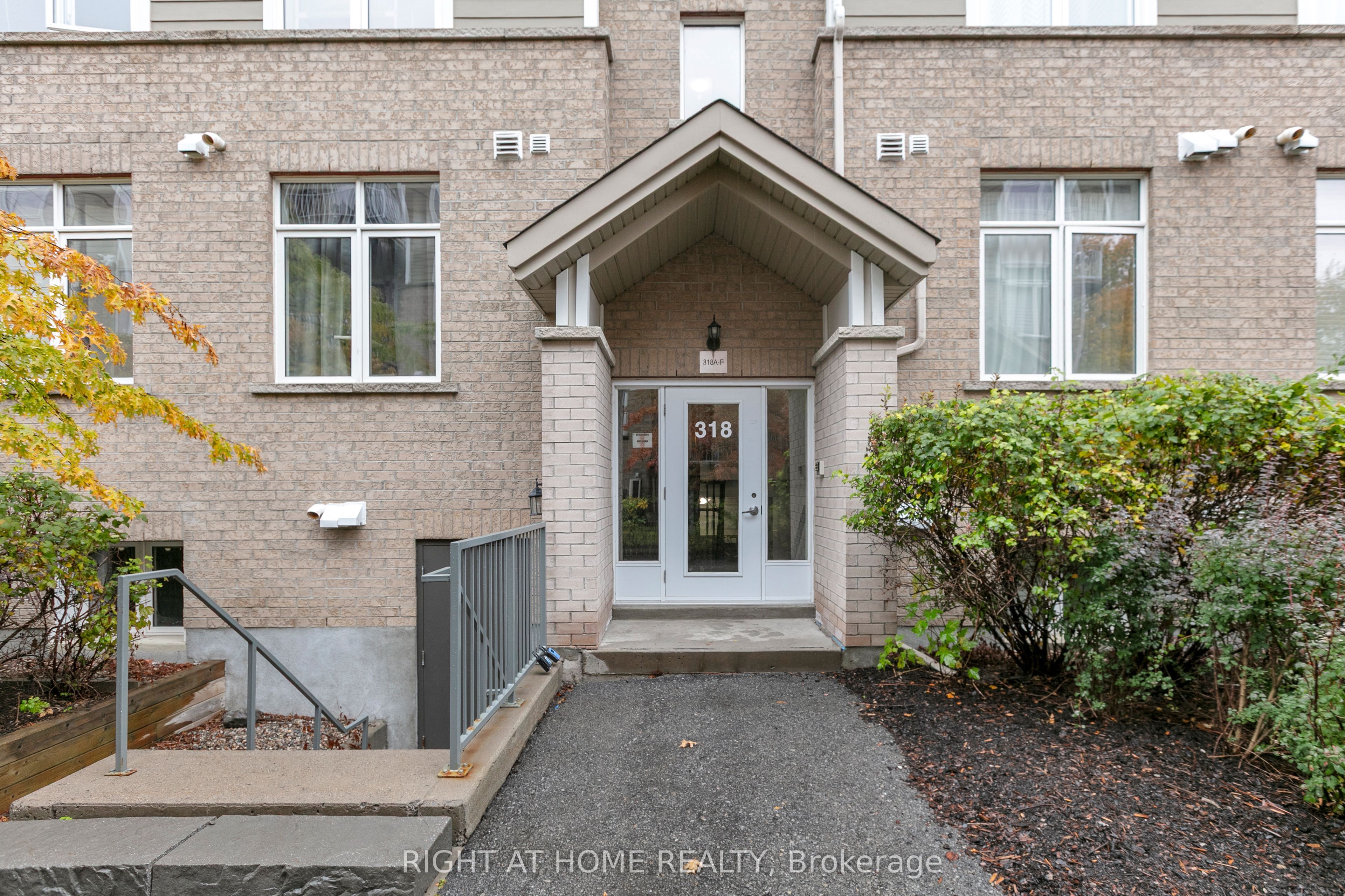 318 Everest Private E Property Photo 2