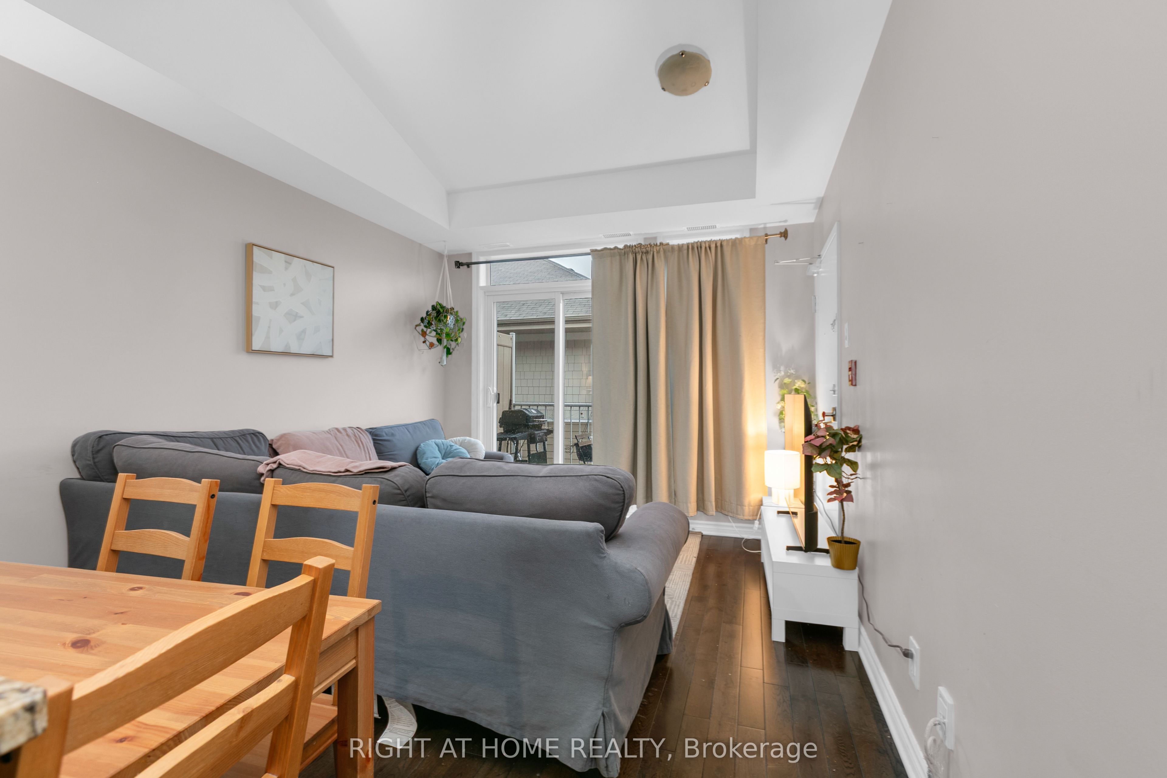 318 Everest Private E Property Photo 5