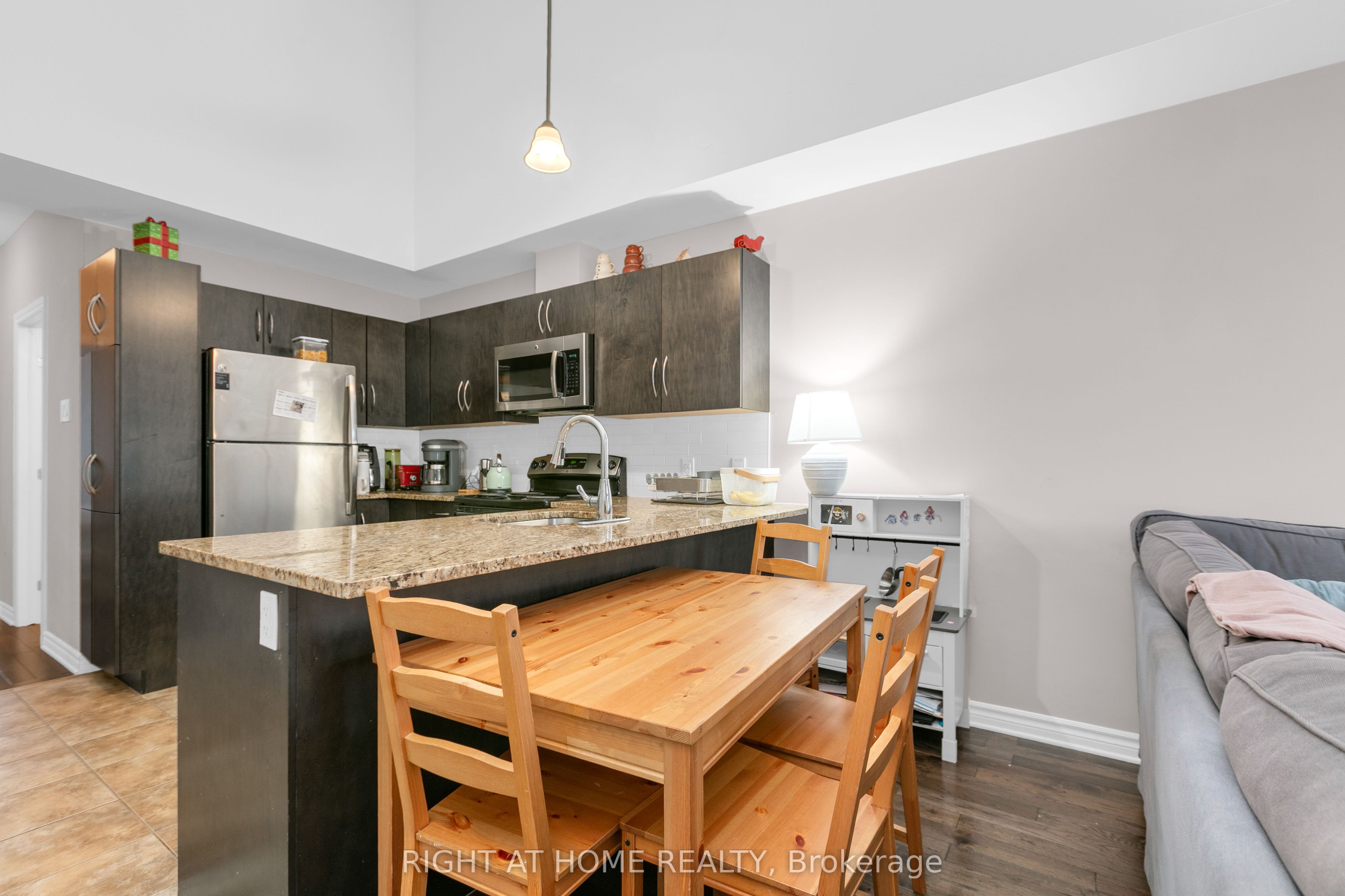 318 Everest Private E Property Photo 6