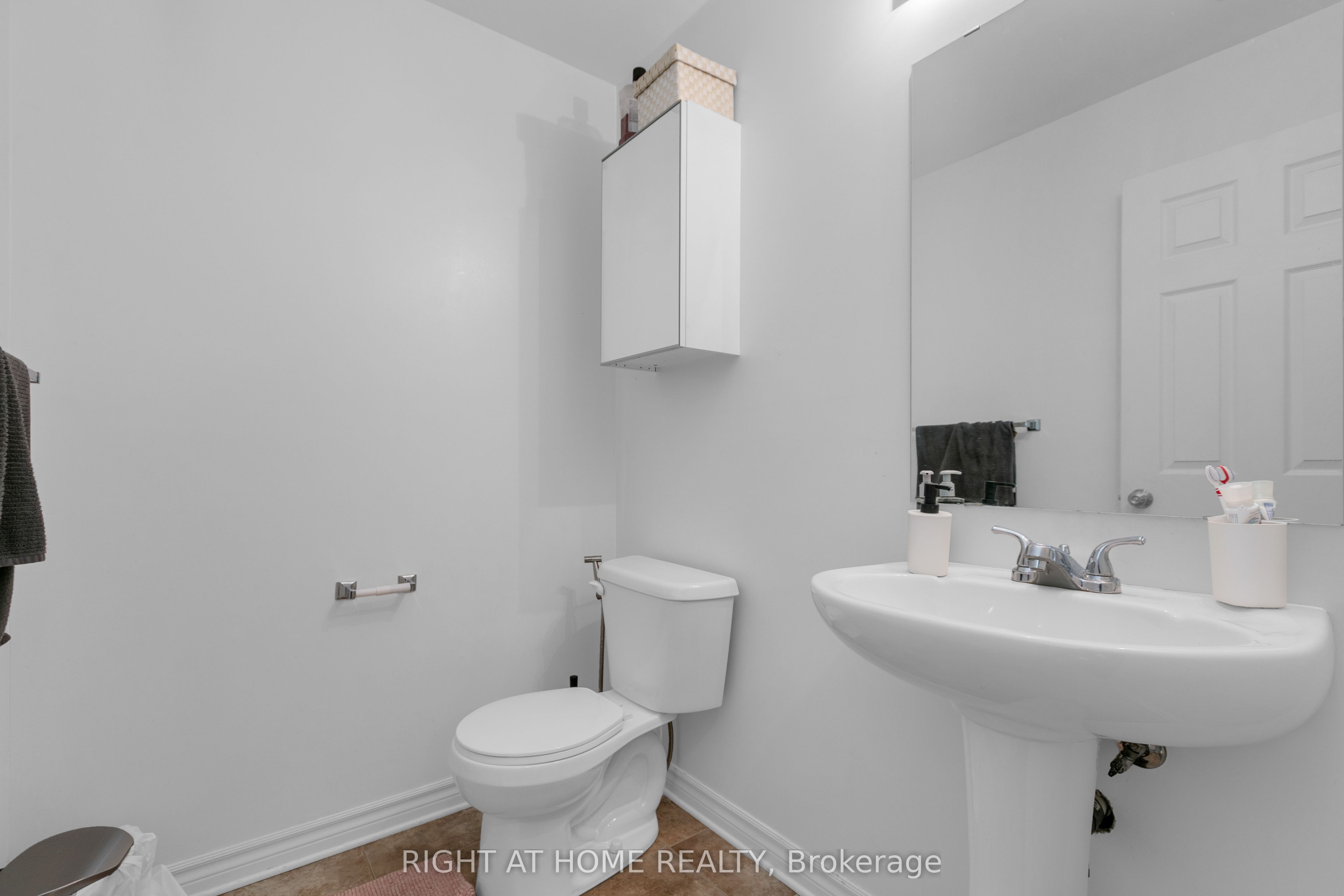 318 Everest Private E Property Photo 10