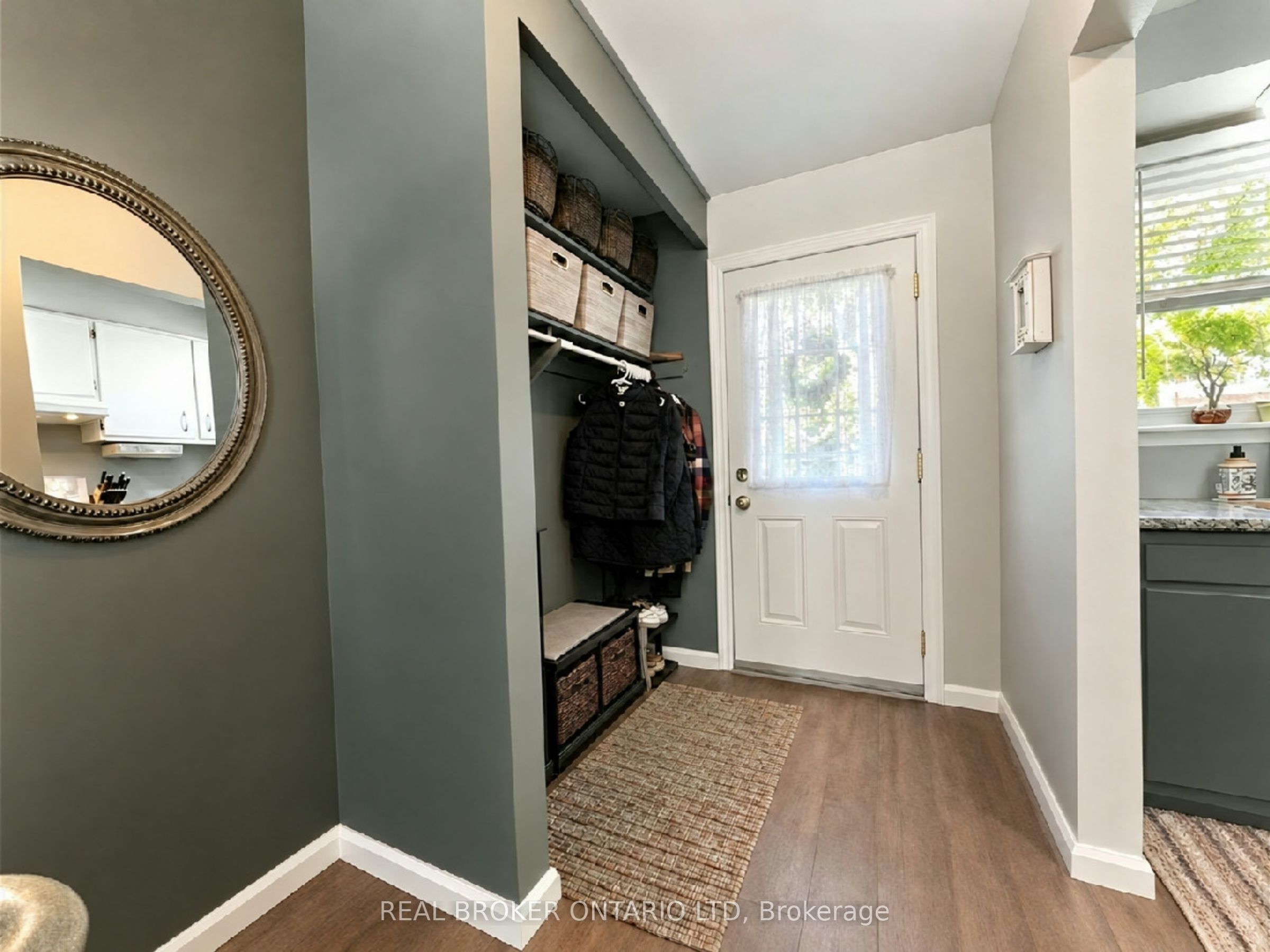 1385 Commissioners Road W 50 Property Photo 3