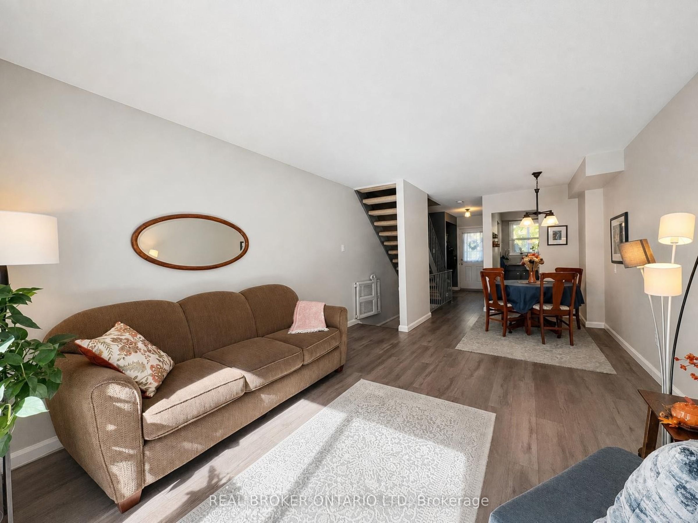 1385 Commissioners Road W 50 Property Photo 10