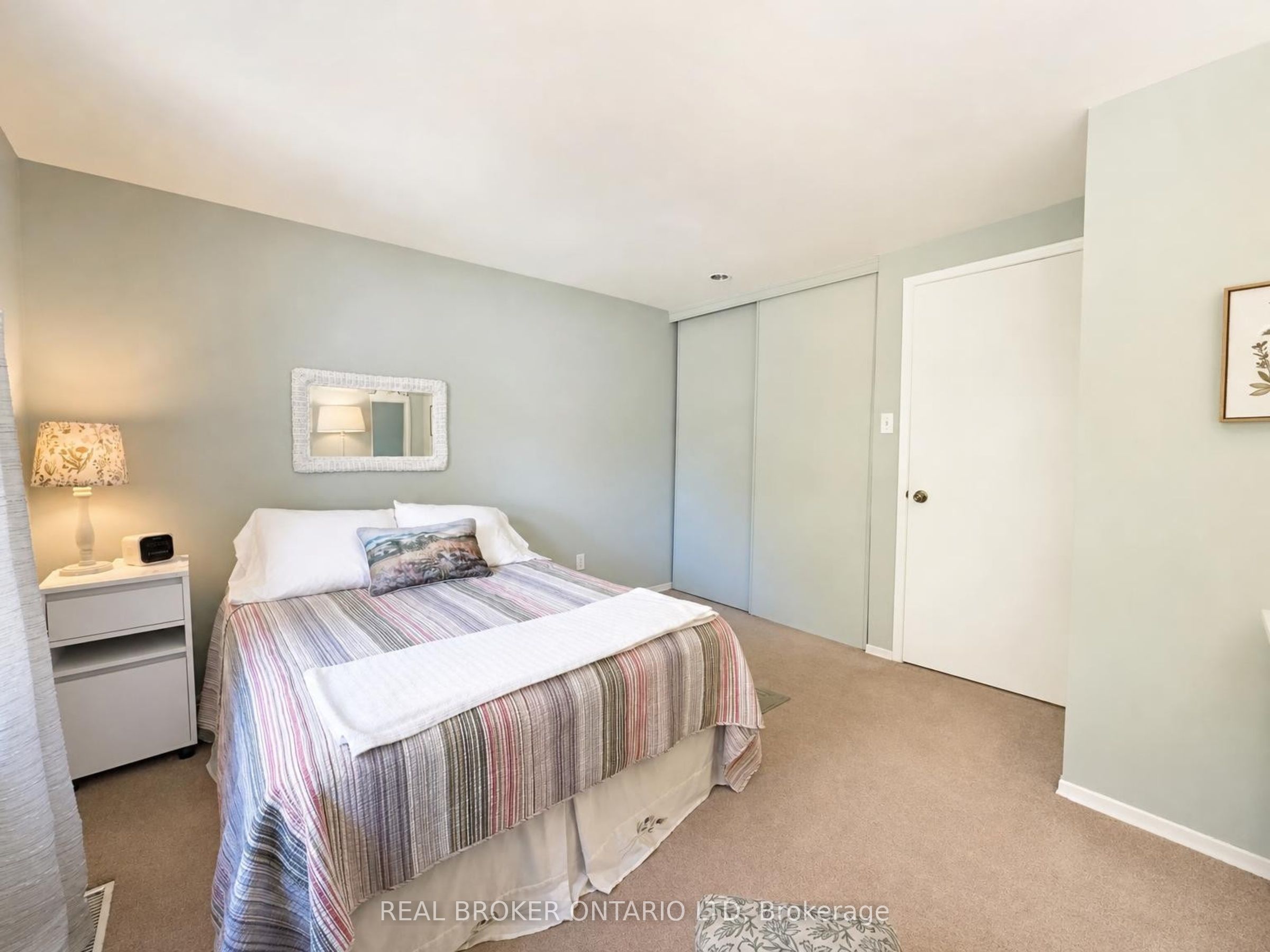 1385 Commissioners Road W 50 Property Photo 15