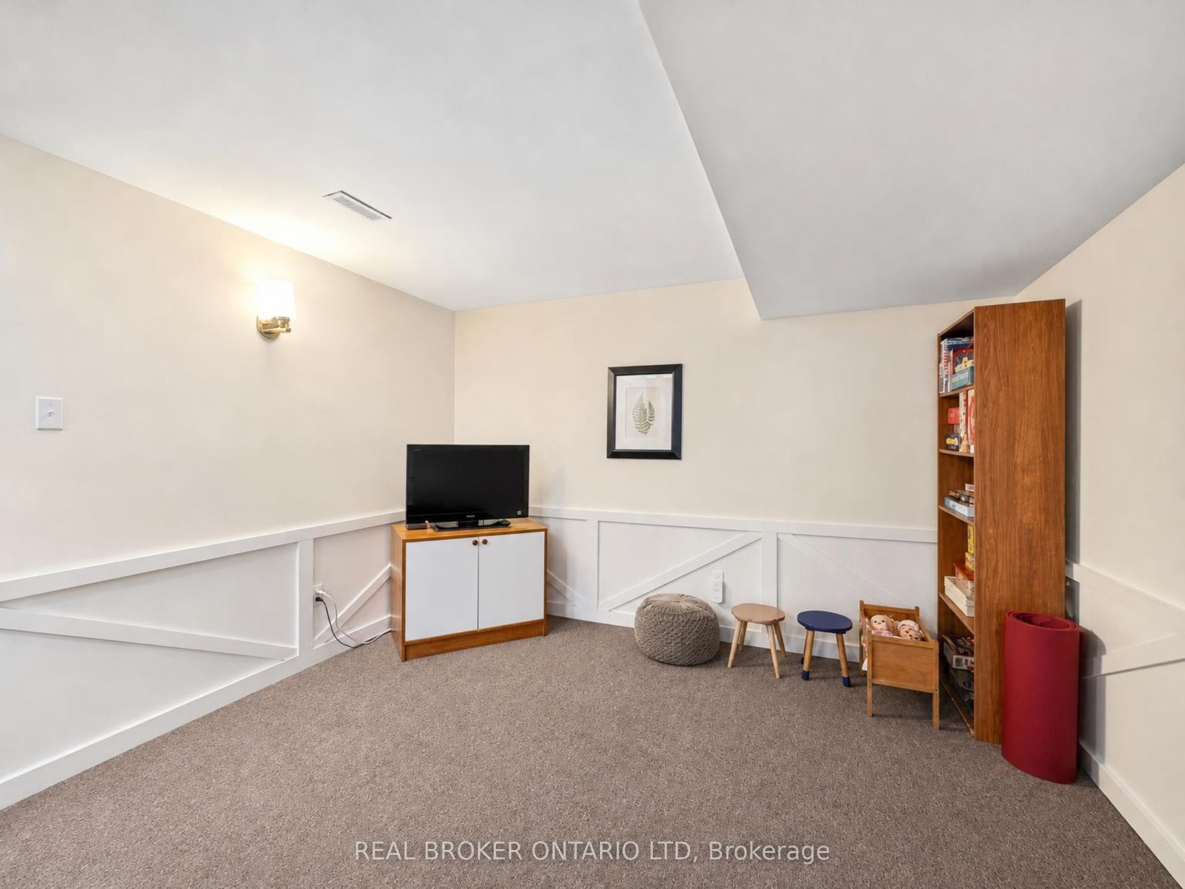 1385 Commissioners Road W 50 Property Photo 23