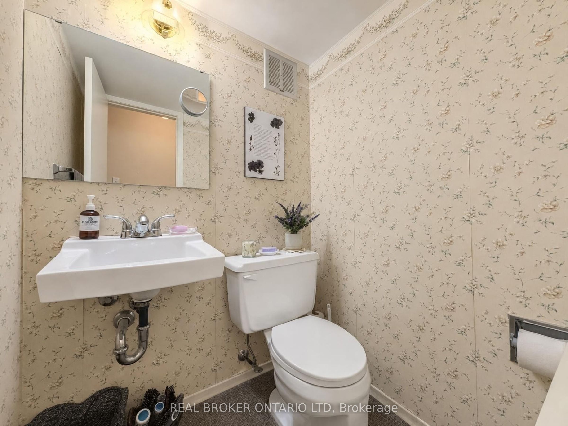 1385 Commissioners Road W 50 Property Photo 24