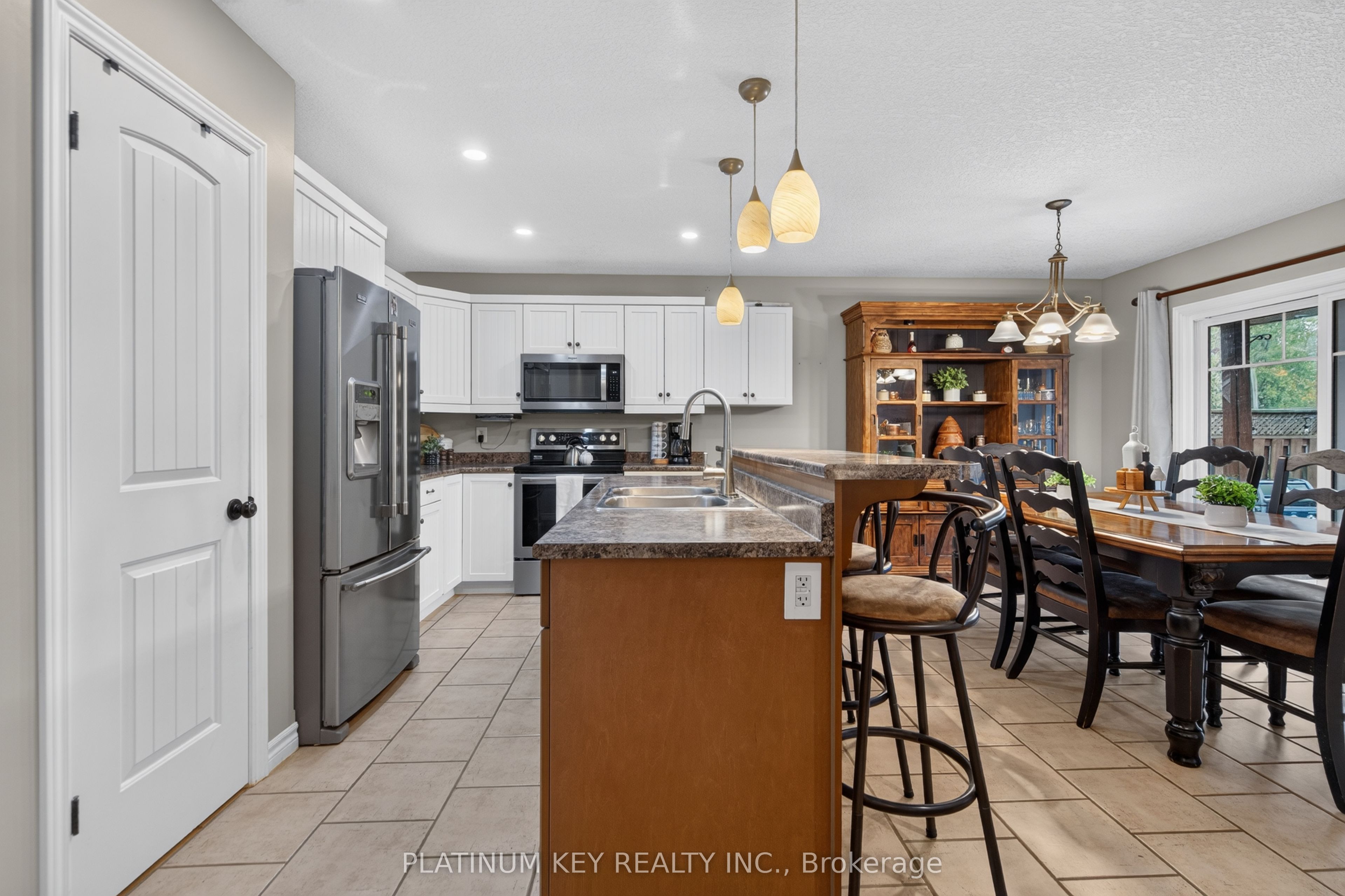 277 Thorne Drive Property Photo 6