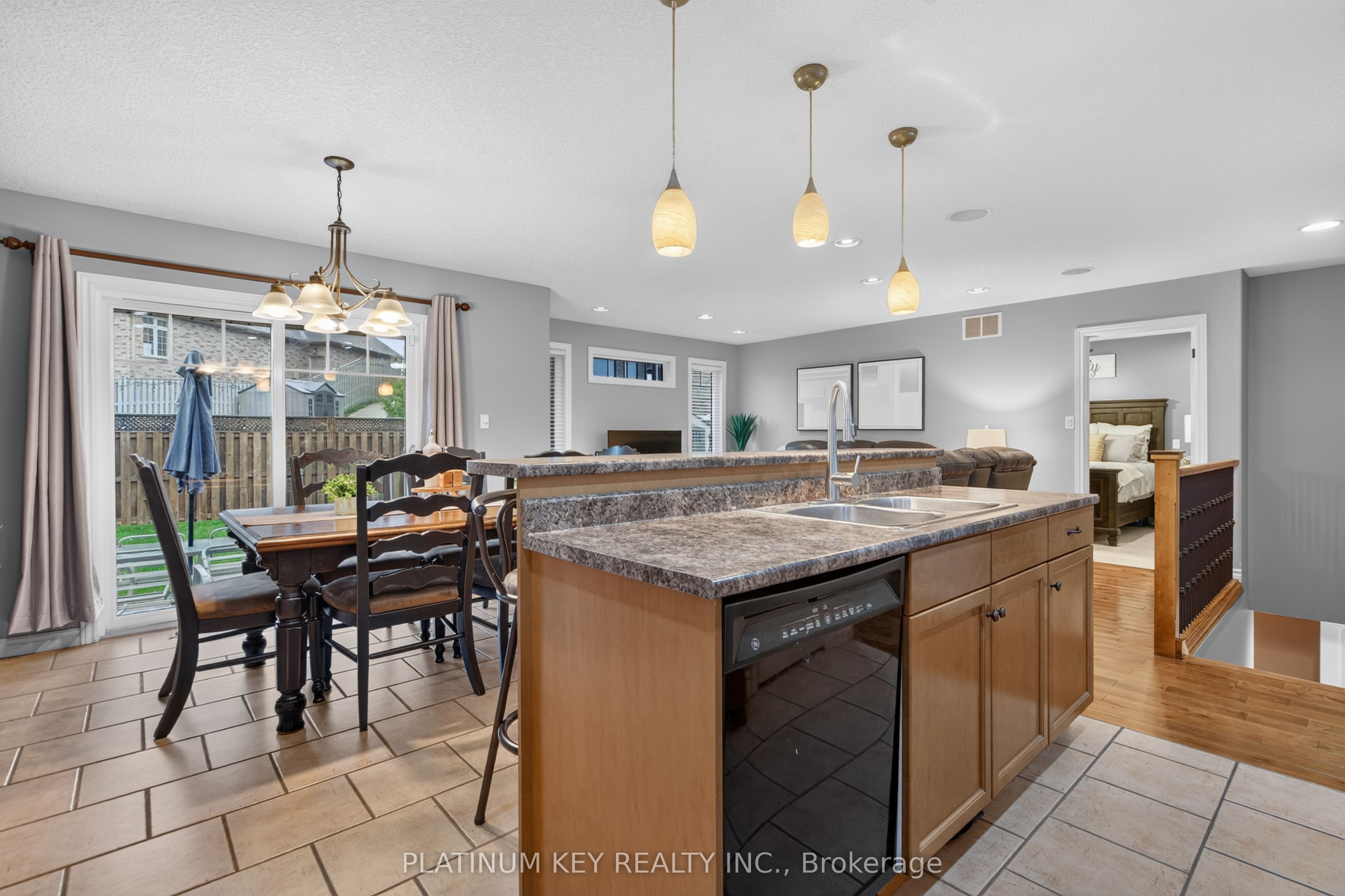 277 Thorne Drive Property Photo 8