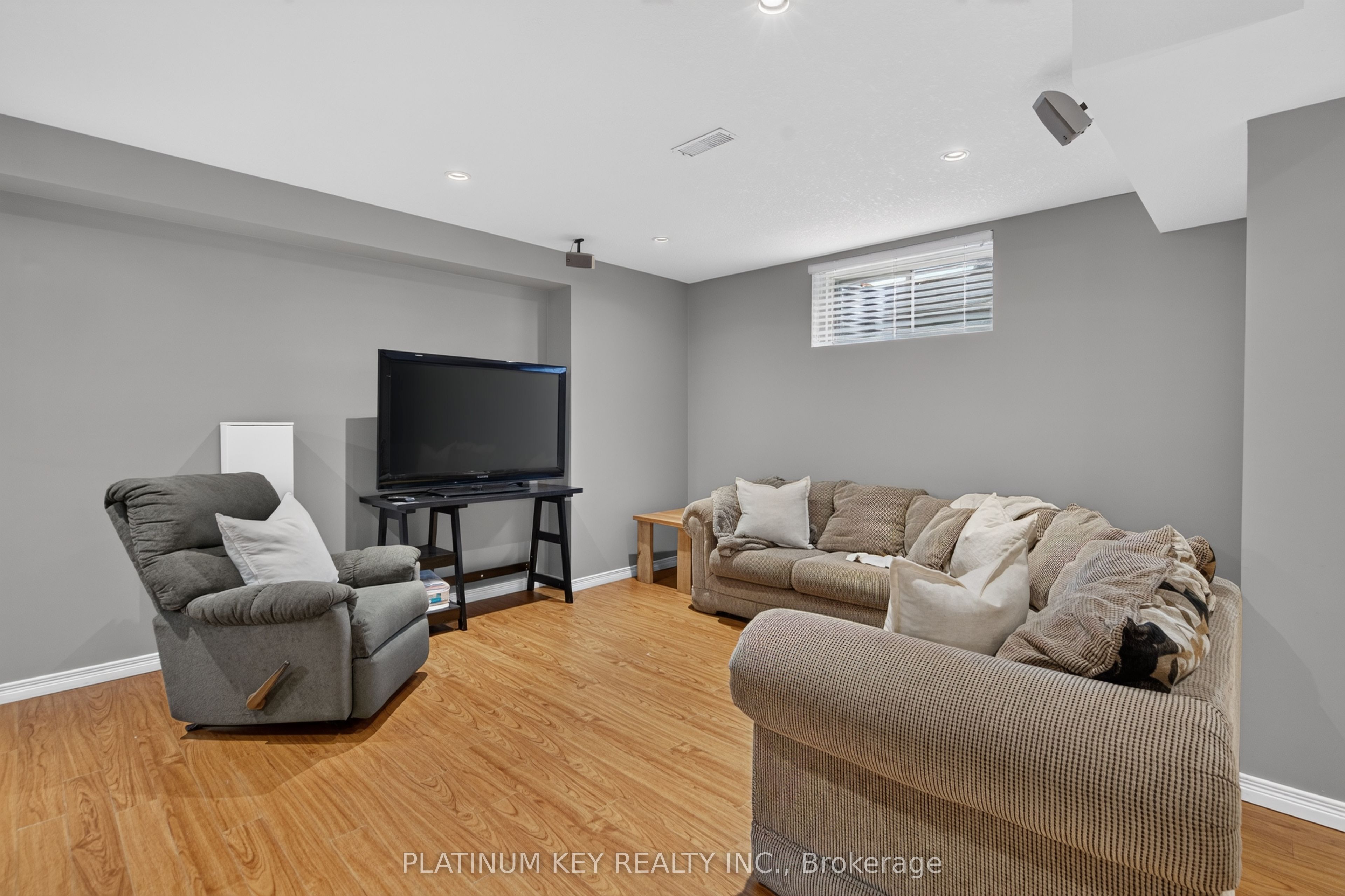 277 Thorne Drive Property Photo 23