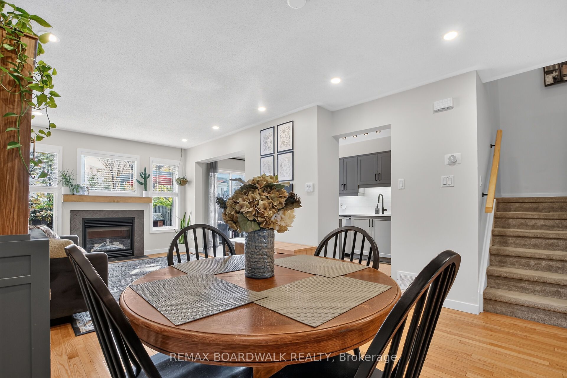 994 Rocky Harbour Crescent Property Photo 2