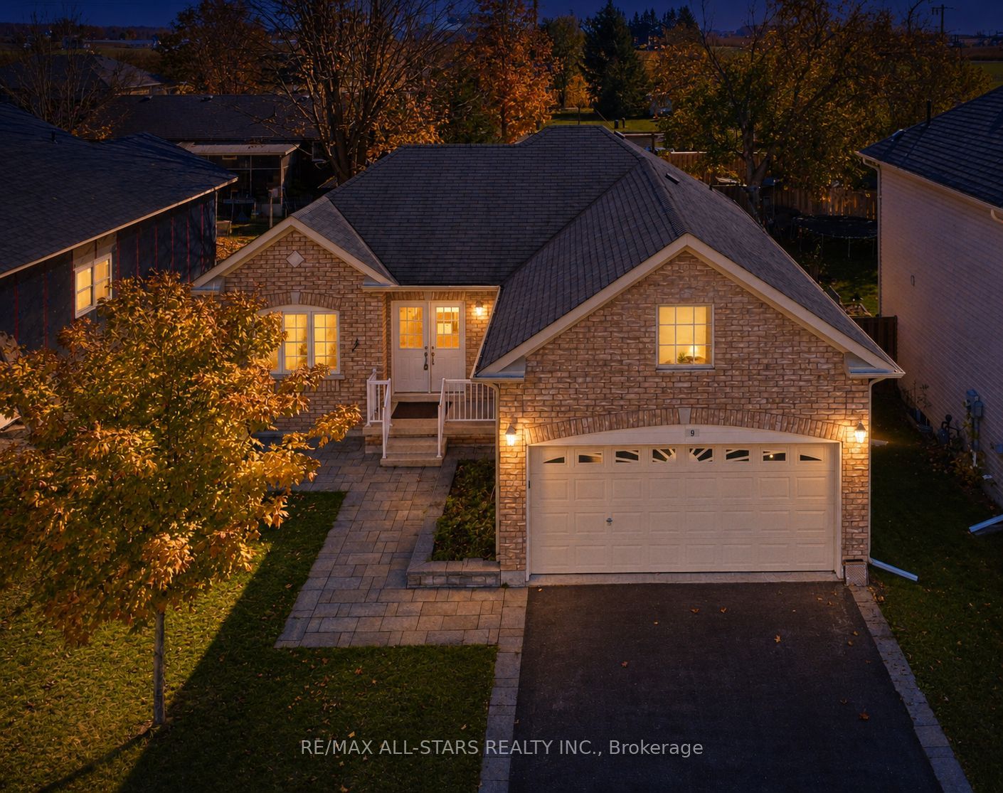 9 Maple Avenue E Property Photo 2