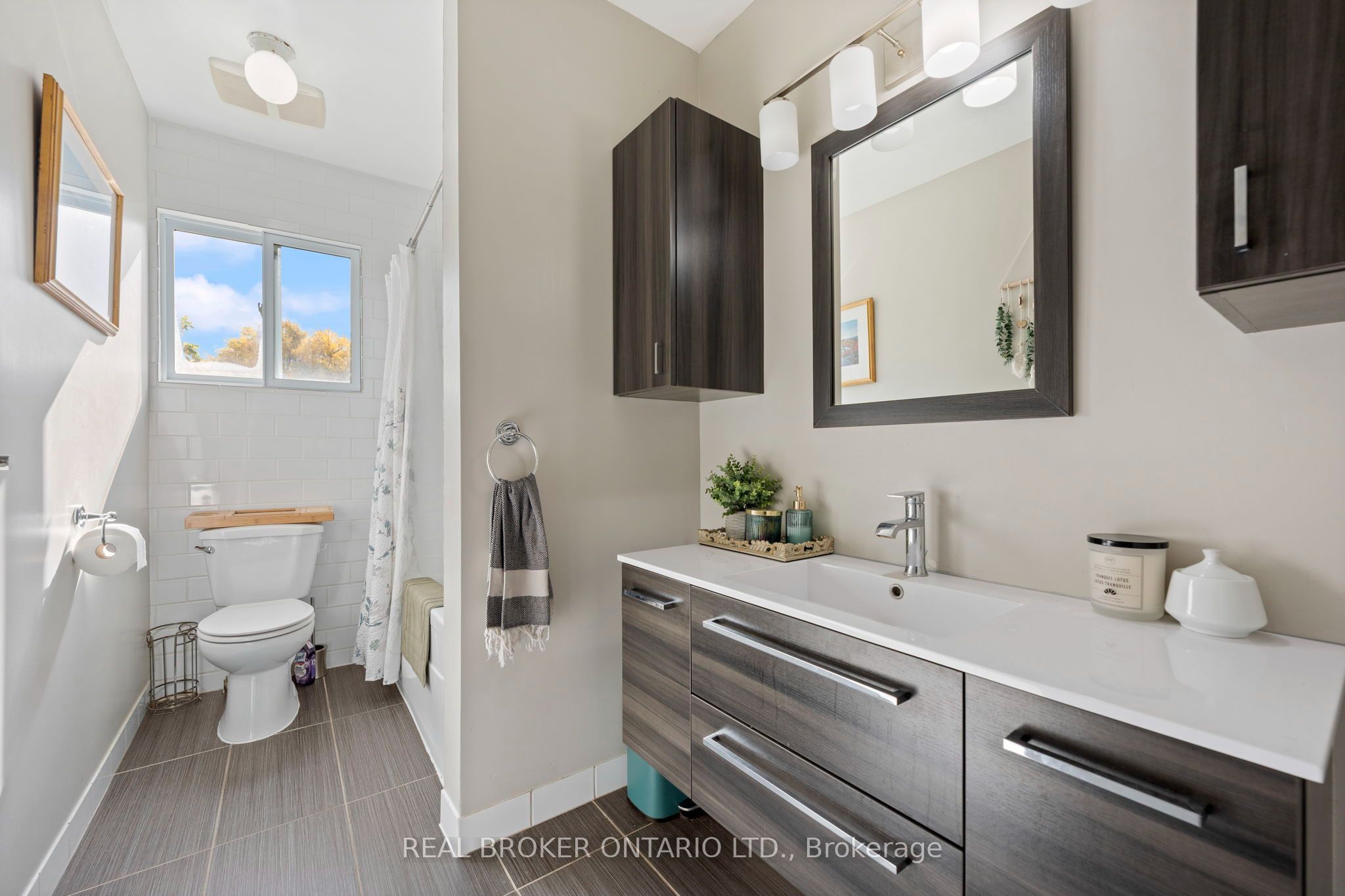 273 Colborne Street Property Photo 14