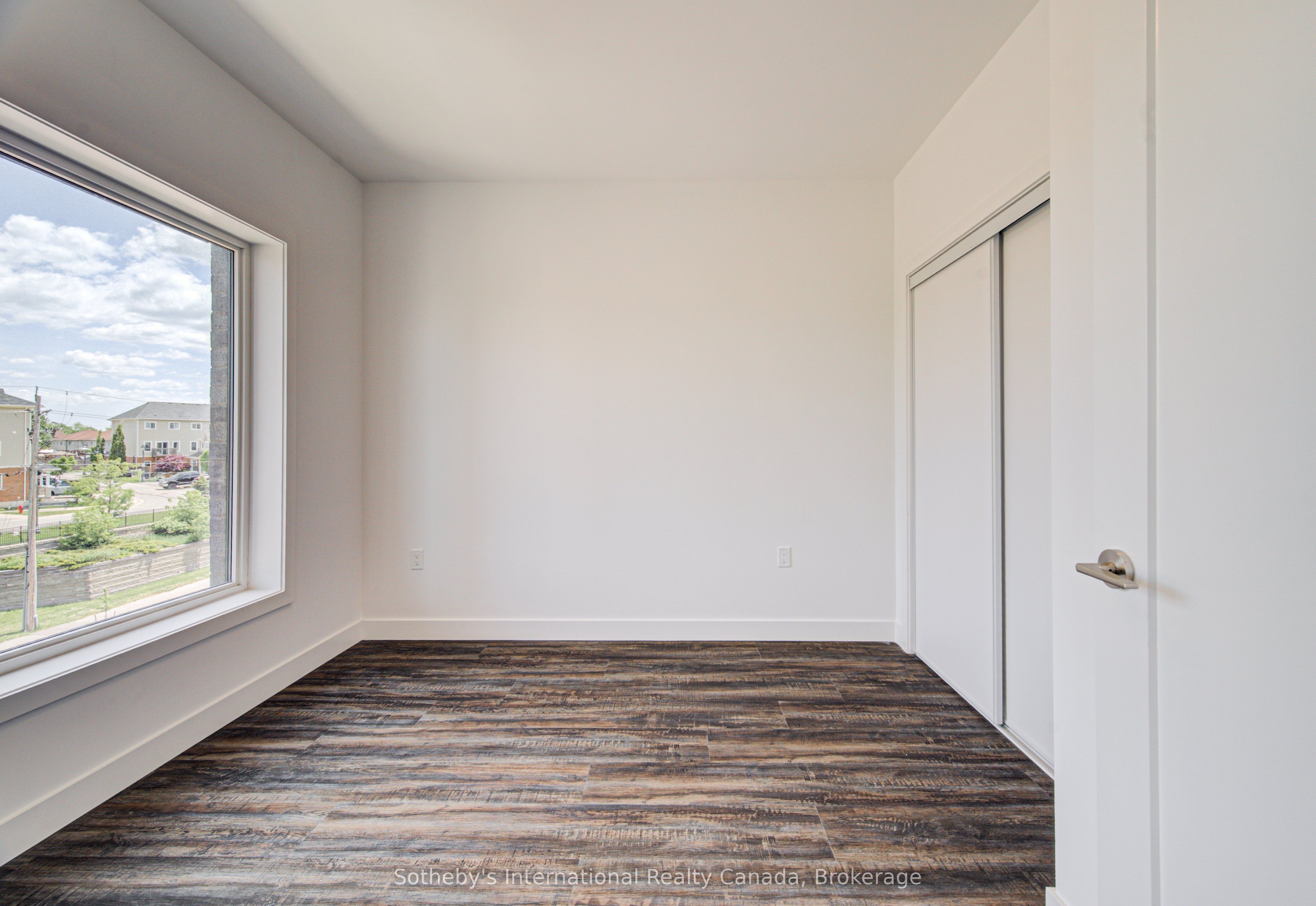 408 Dundas Street S 402 Property Photo 16