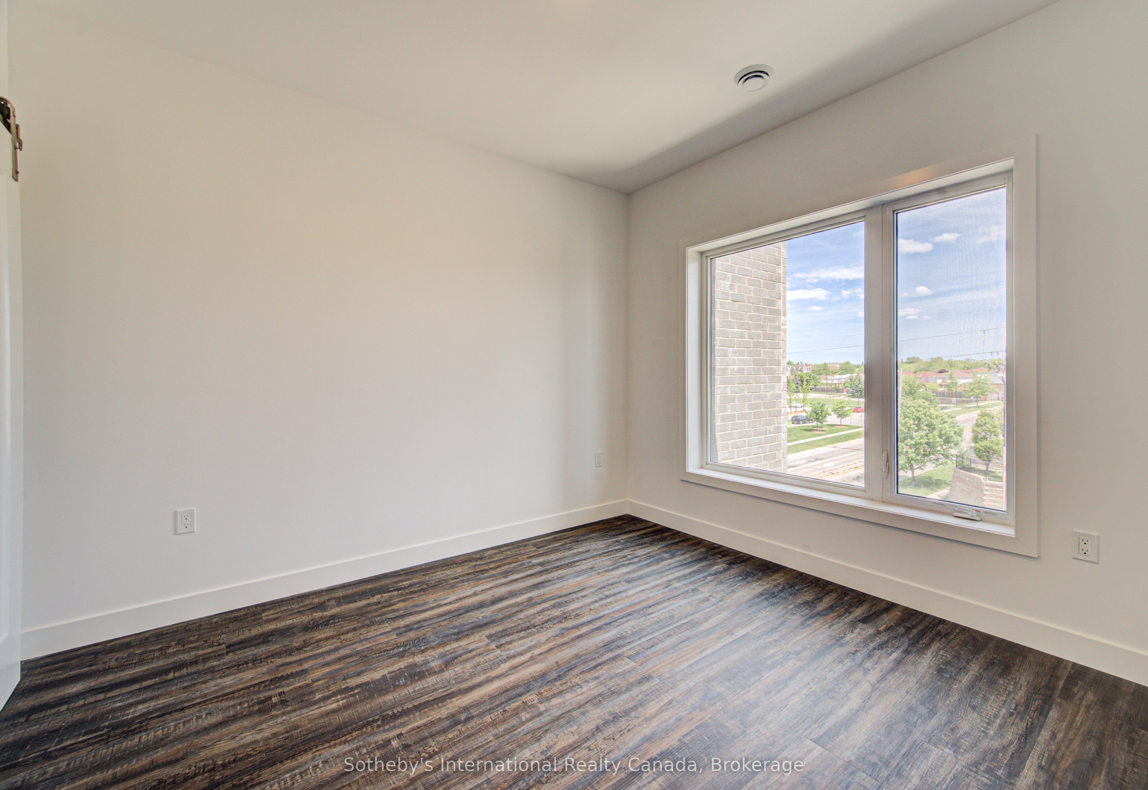 408 Dundas Street S 402 Property Photo 18