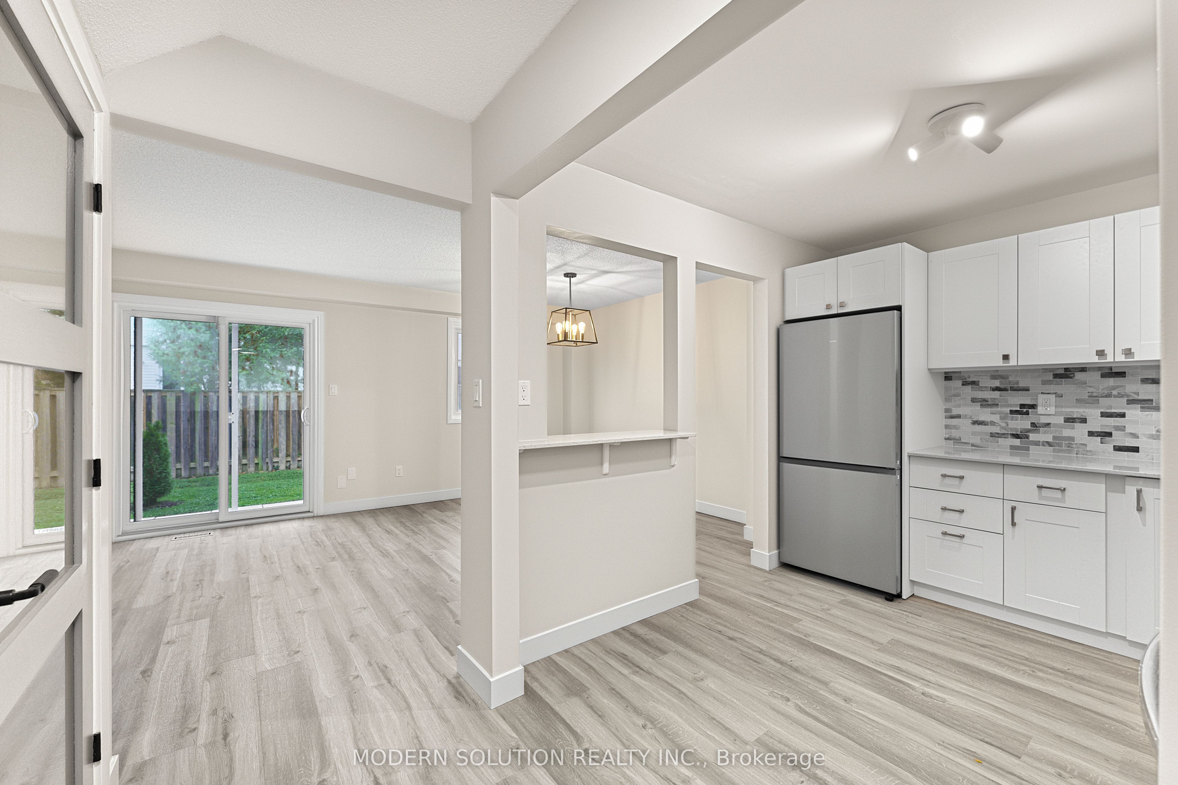 386 Highland Road W 23 Property Photo 8
