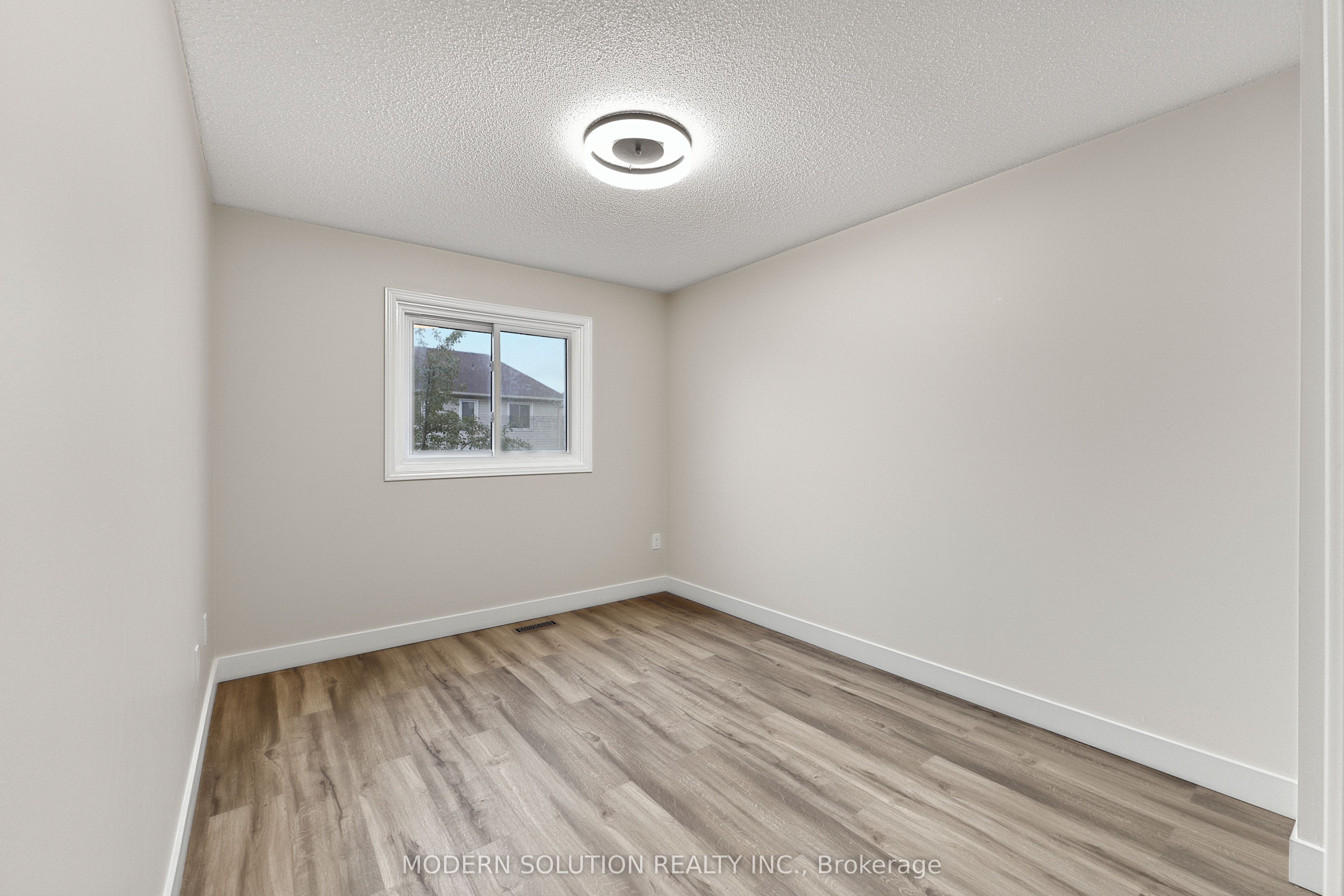 386 Highland Road W 23 Property Photo 33