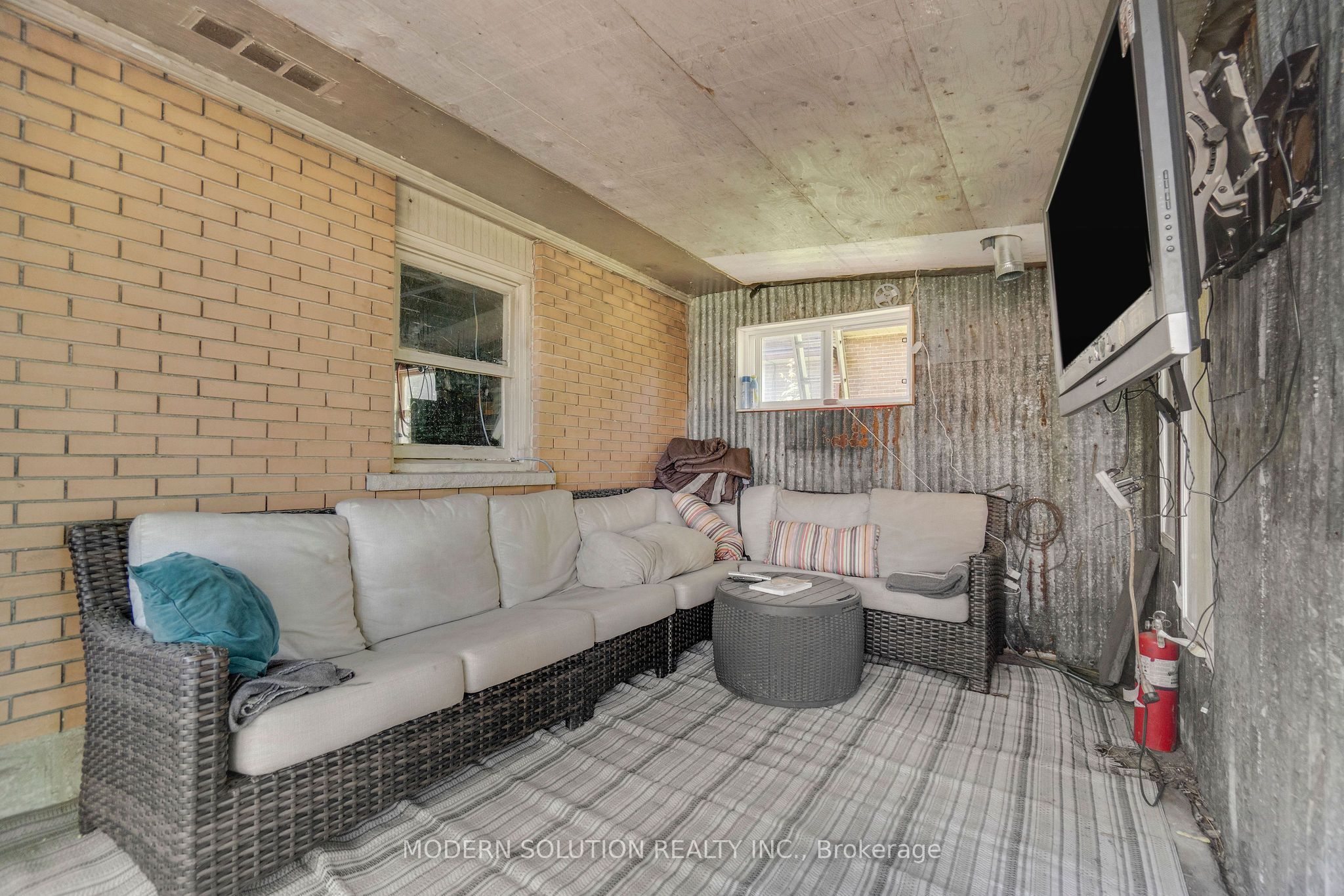 386 Highland Road W 23 Property Photo 46