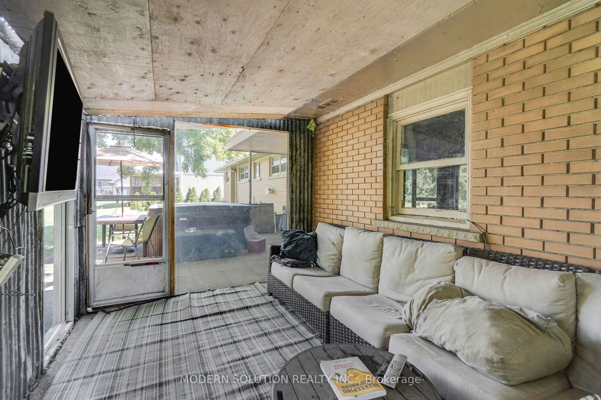 386 Highland Road W 23 Property Photo 47