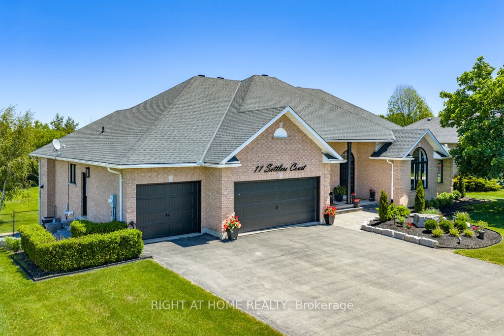 11 Settlers Court Property Photo 1