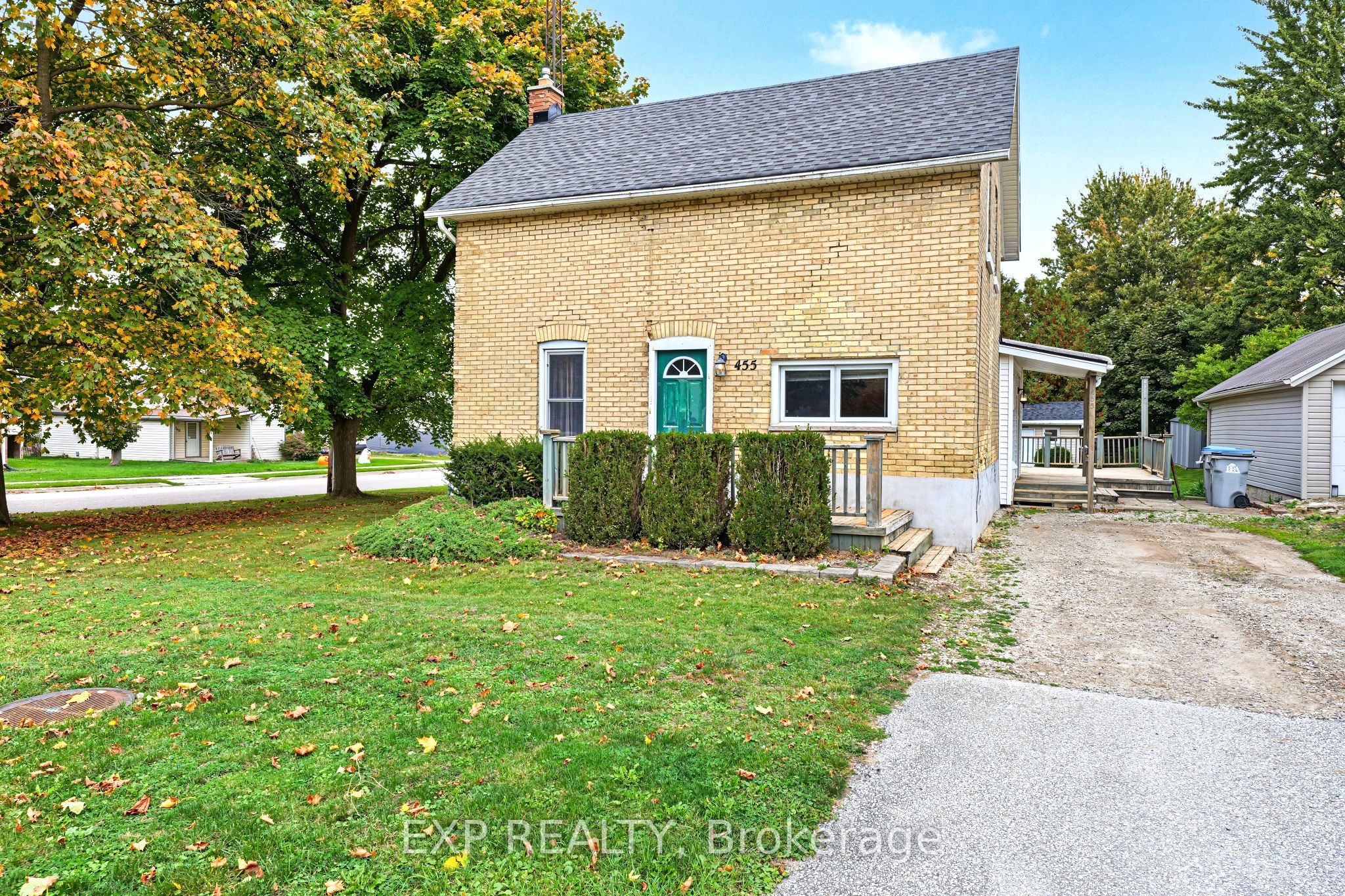 455 Simcoe Street Property Photo 1