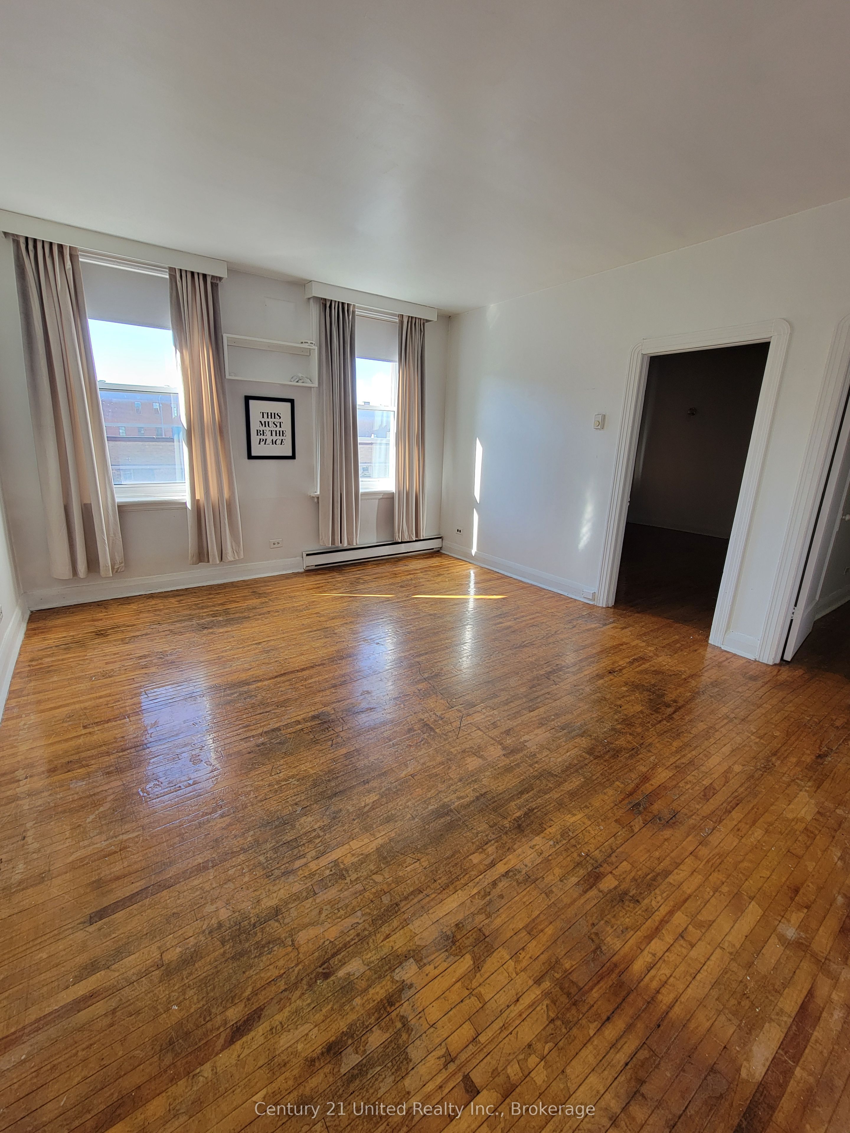 384 1/2 George Street N 4 Property Photo 3