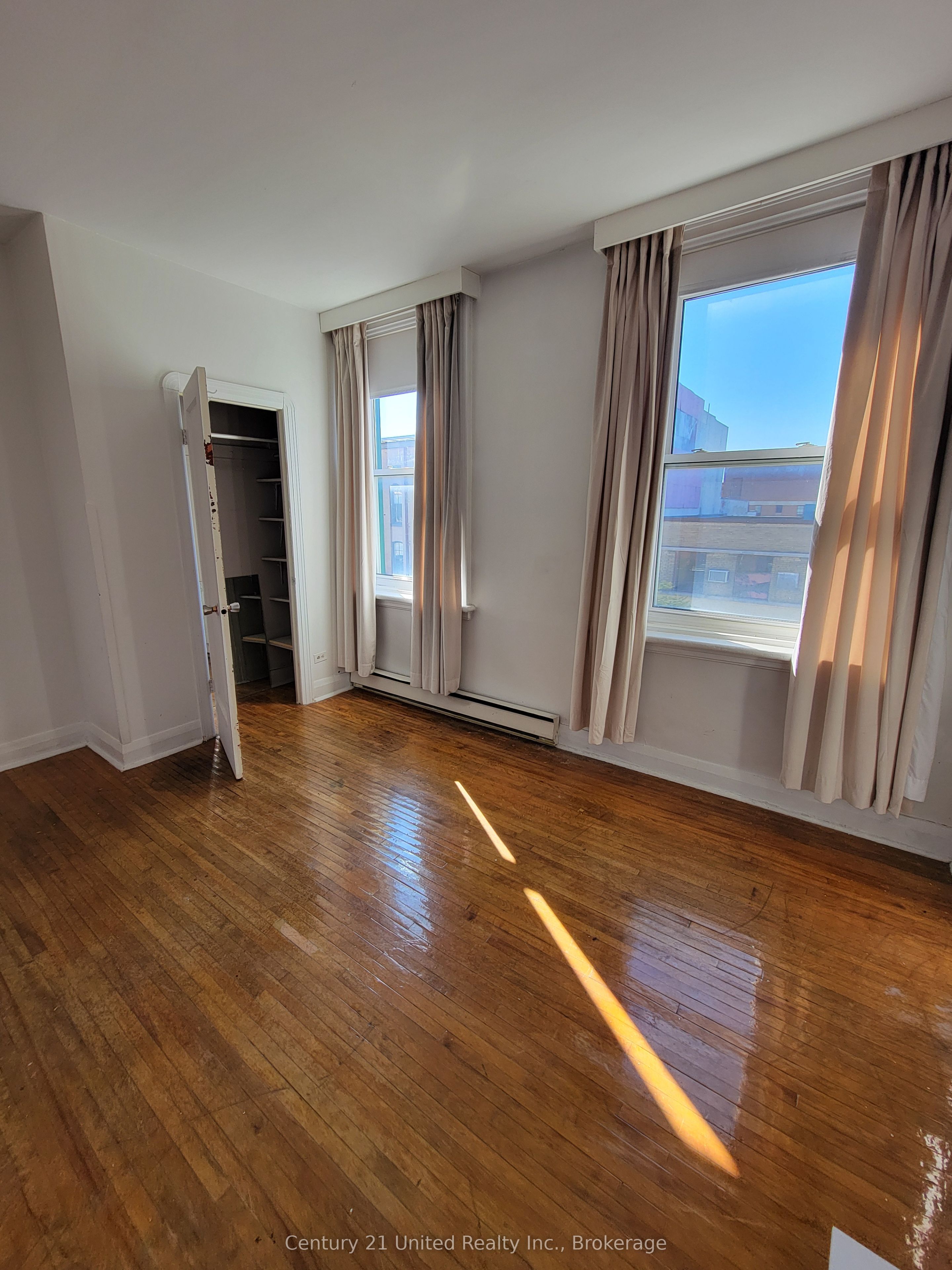 384 1/2 George Street N 4 Property Photo 4