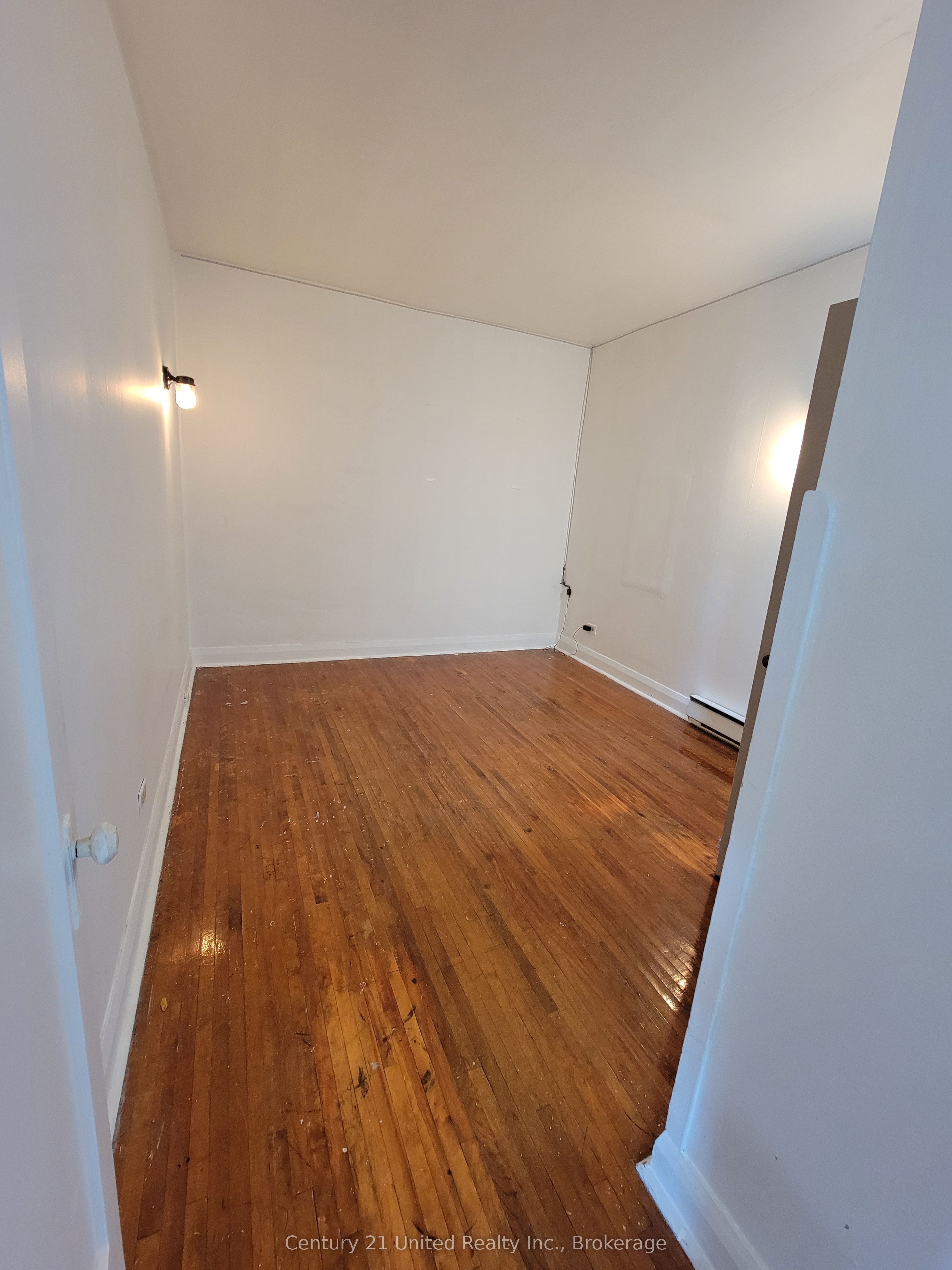 384 1/2 George Street N 4 Property Photo 5