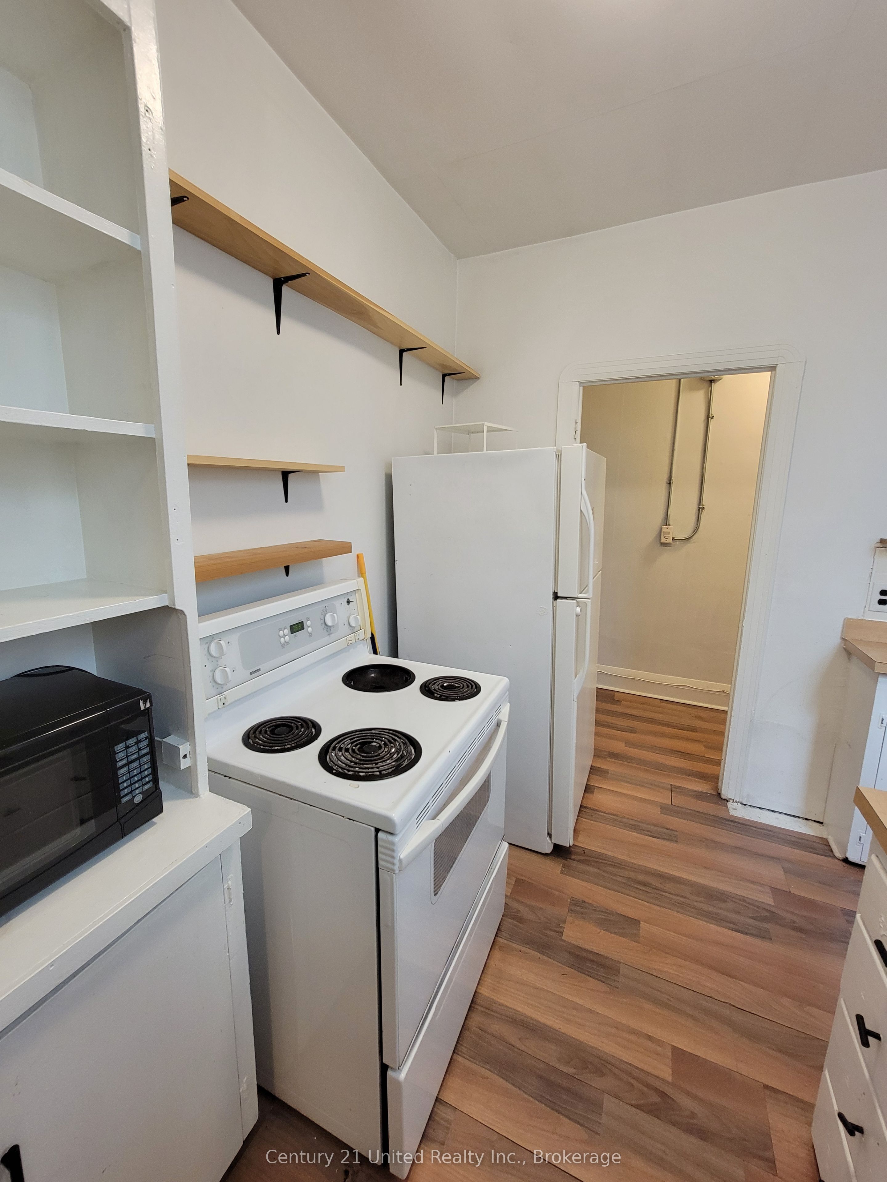 384 1/2 George Street N 4 Property Photo 11