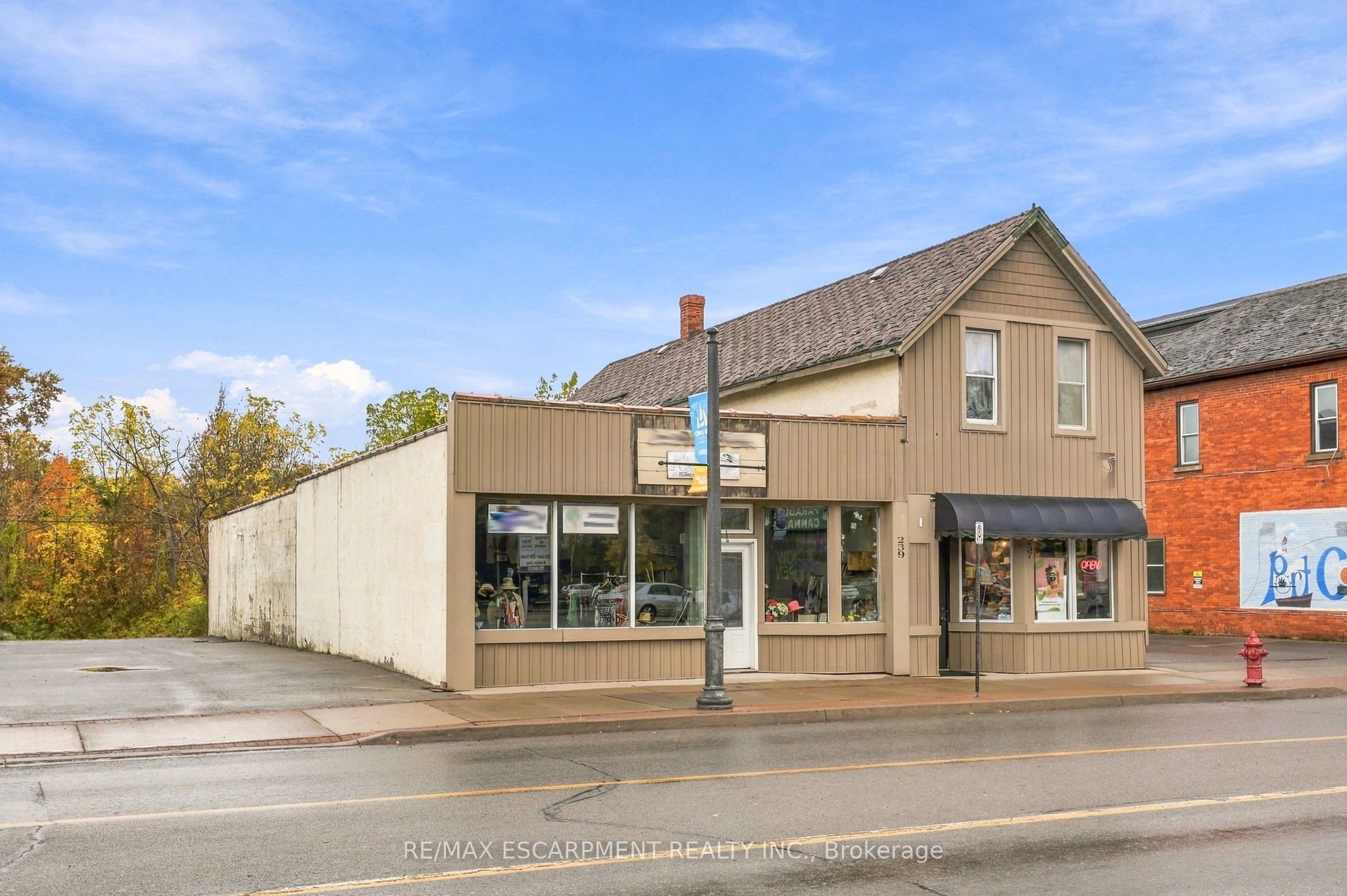 239 Main Street W Property Photo 2
