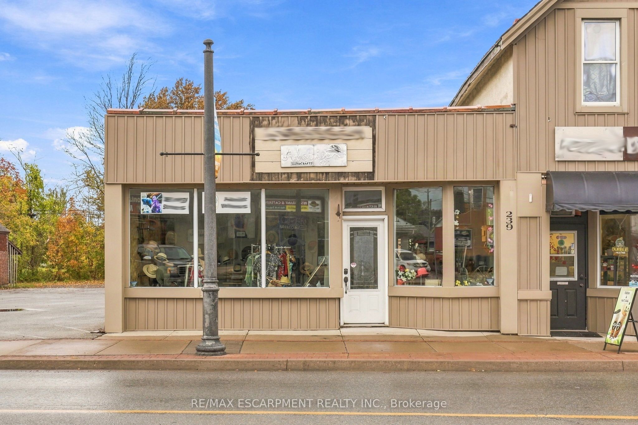 239 Main Street W Property Photo 3