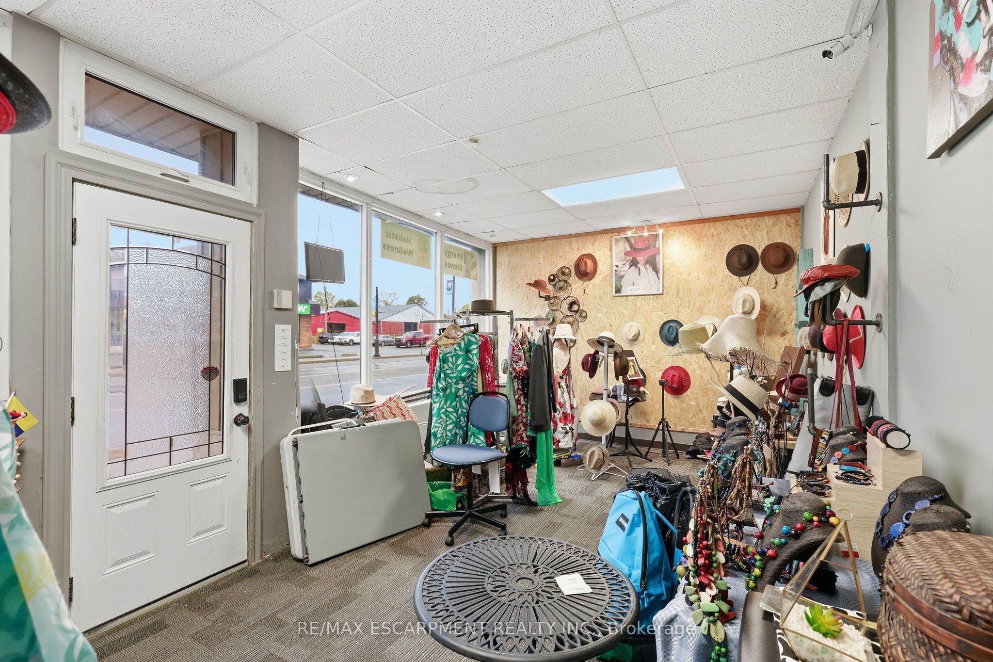 239 Main Street W Property Photo 7