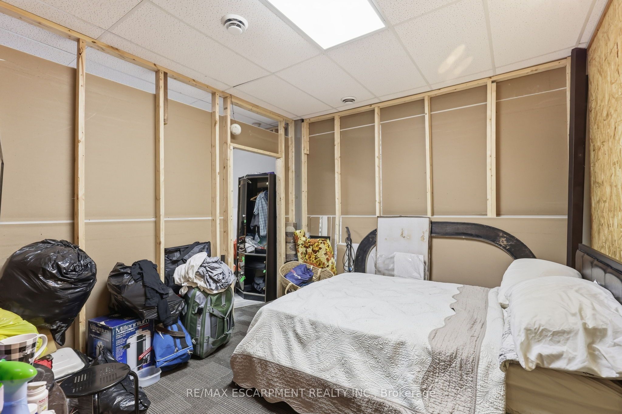 239 Main Street W Property Photo 12