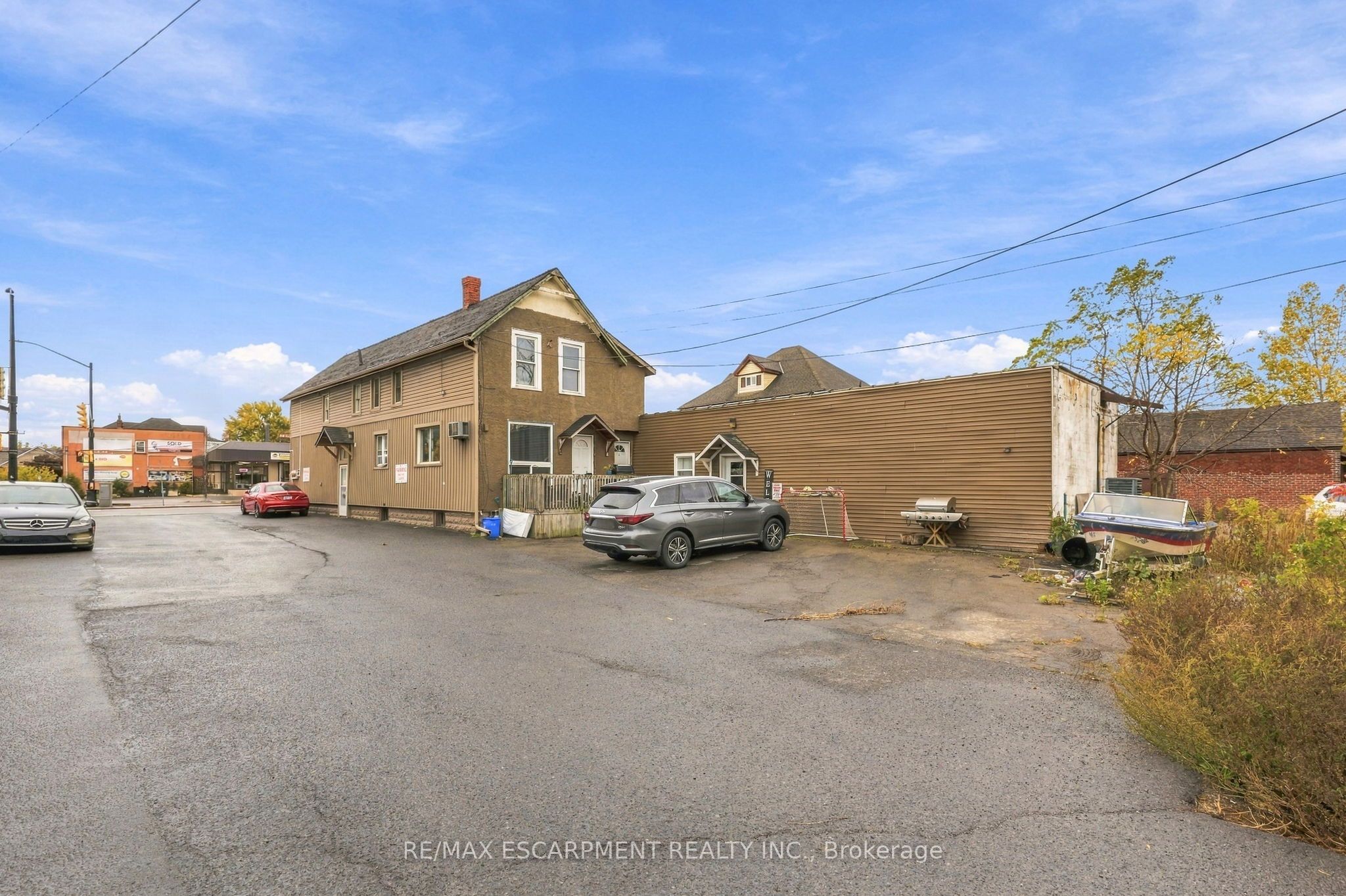 239 Main Street W Property Photo 15