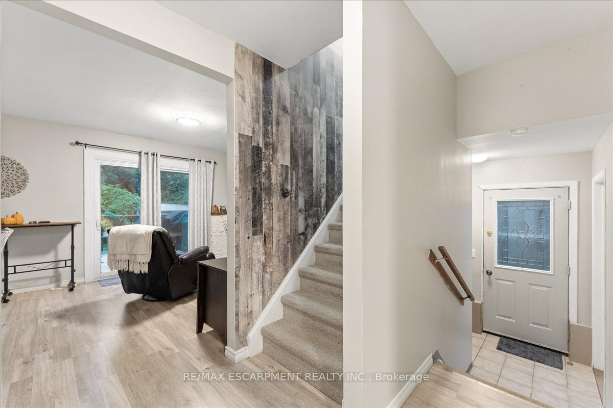 8 First Private Road Property Photo 16