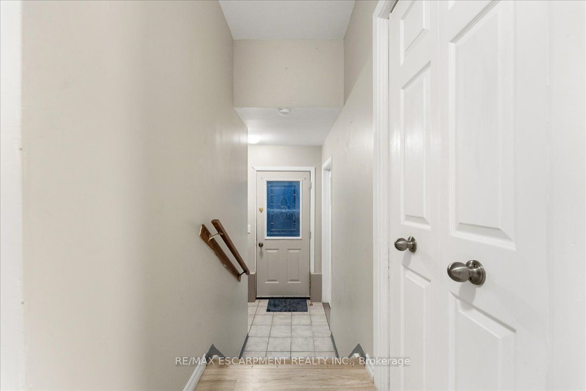 8 First Private Road Property Photo 31