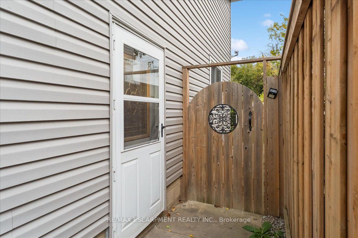8 First Private Road Property Photo 33