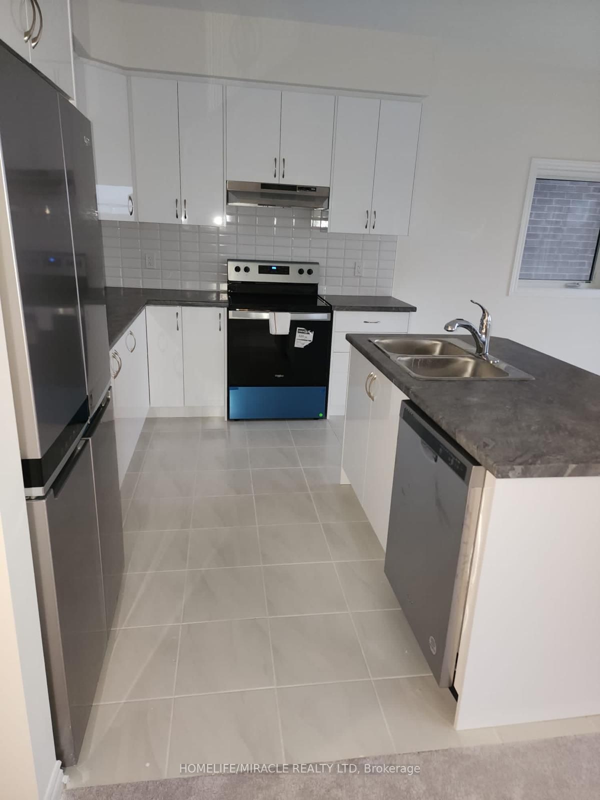 35 Jenner Drive Property Photo 4