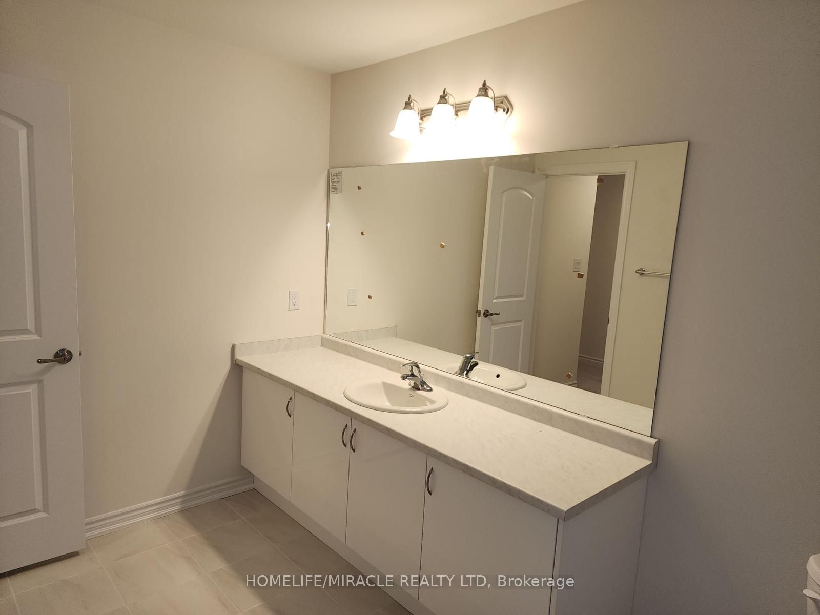 35 Jenner Drive Property Photo 22
