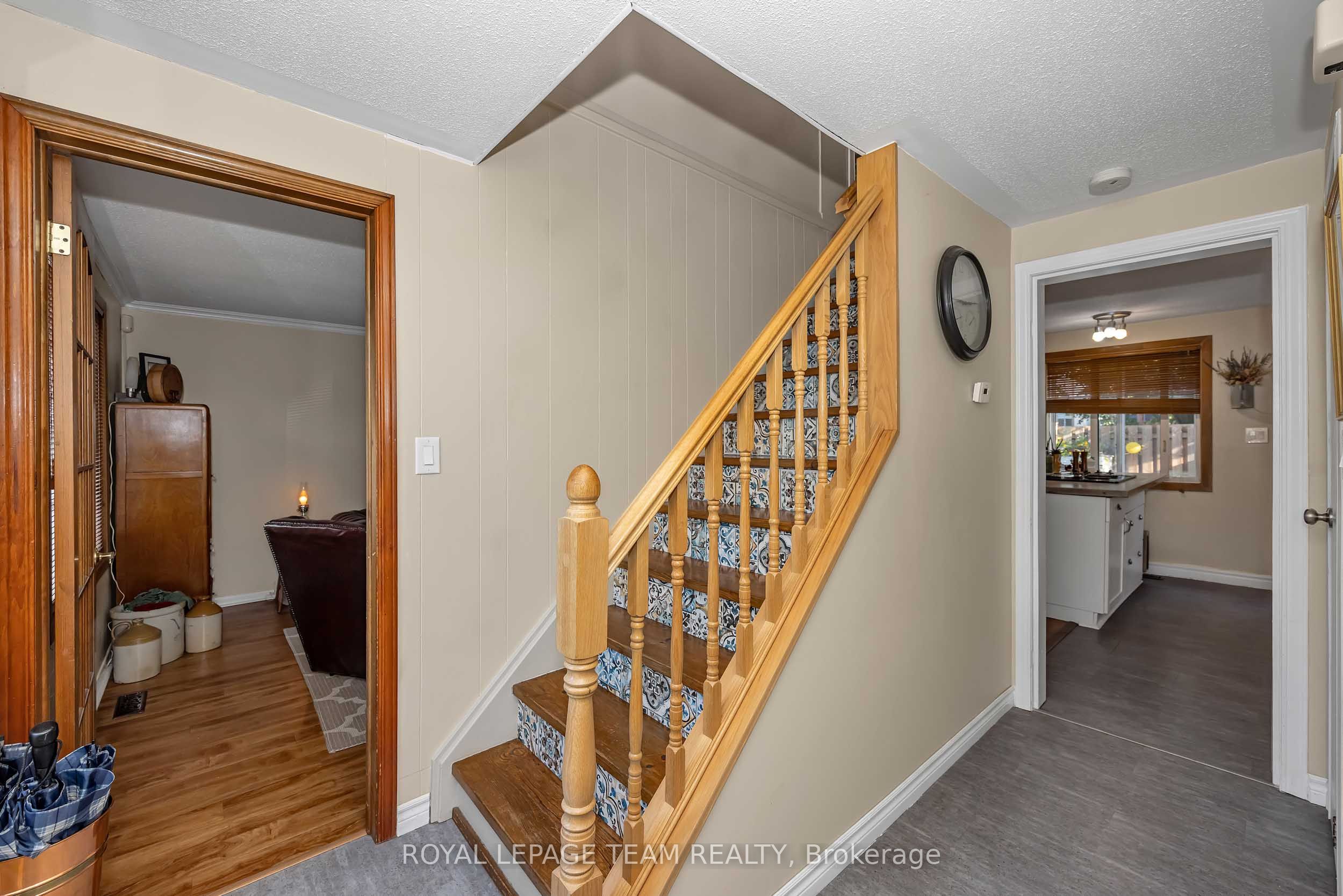 1516 Beaverpond Drive F Property Photo 6