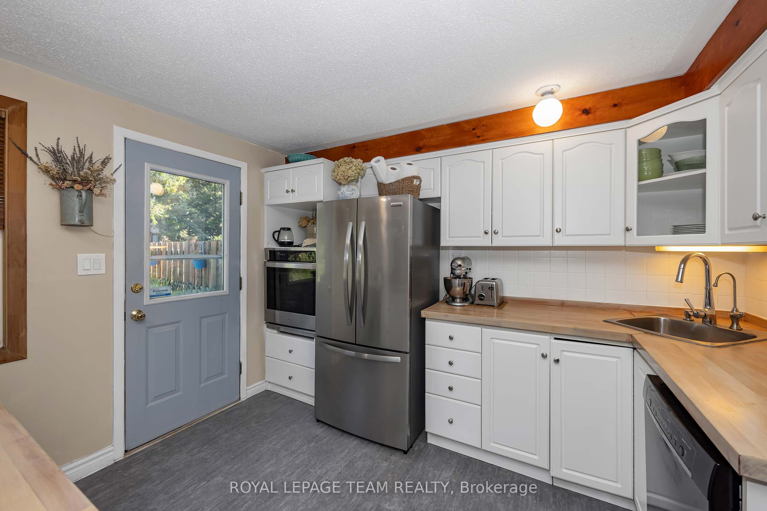 1516 Beaverpond Drive F Property Photo 14