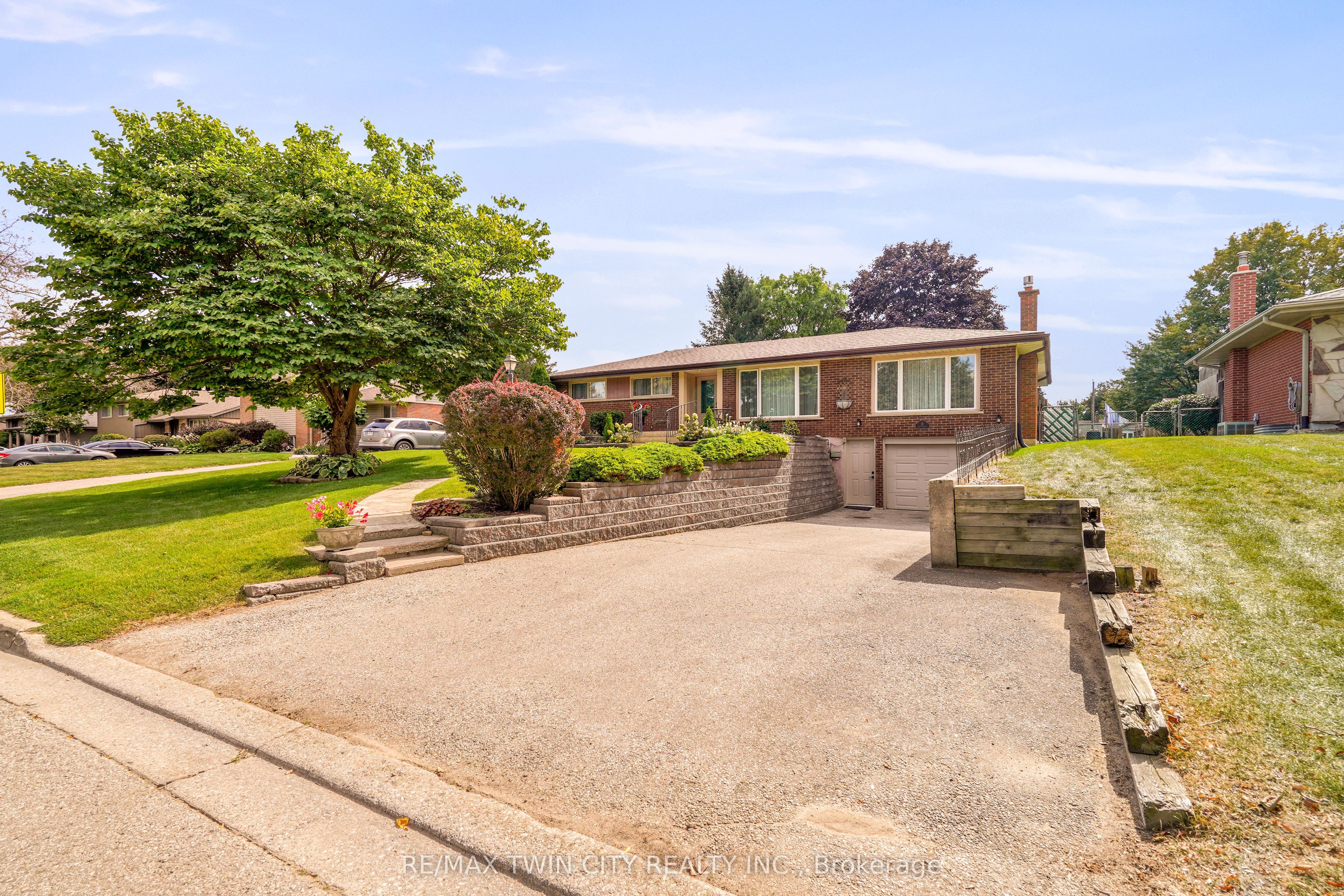 25 Brier Crescent Property Photo 2