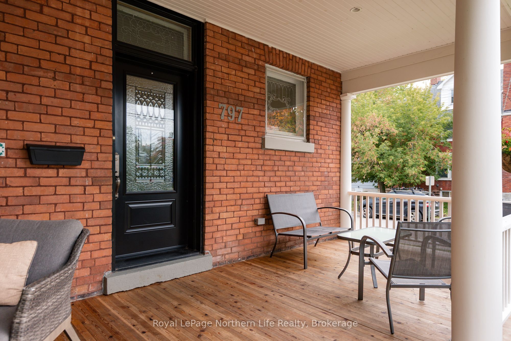 797 Mcintyre Street W Property Photo 5
