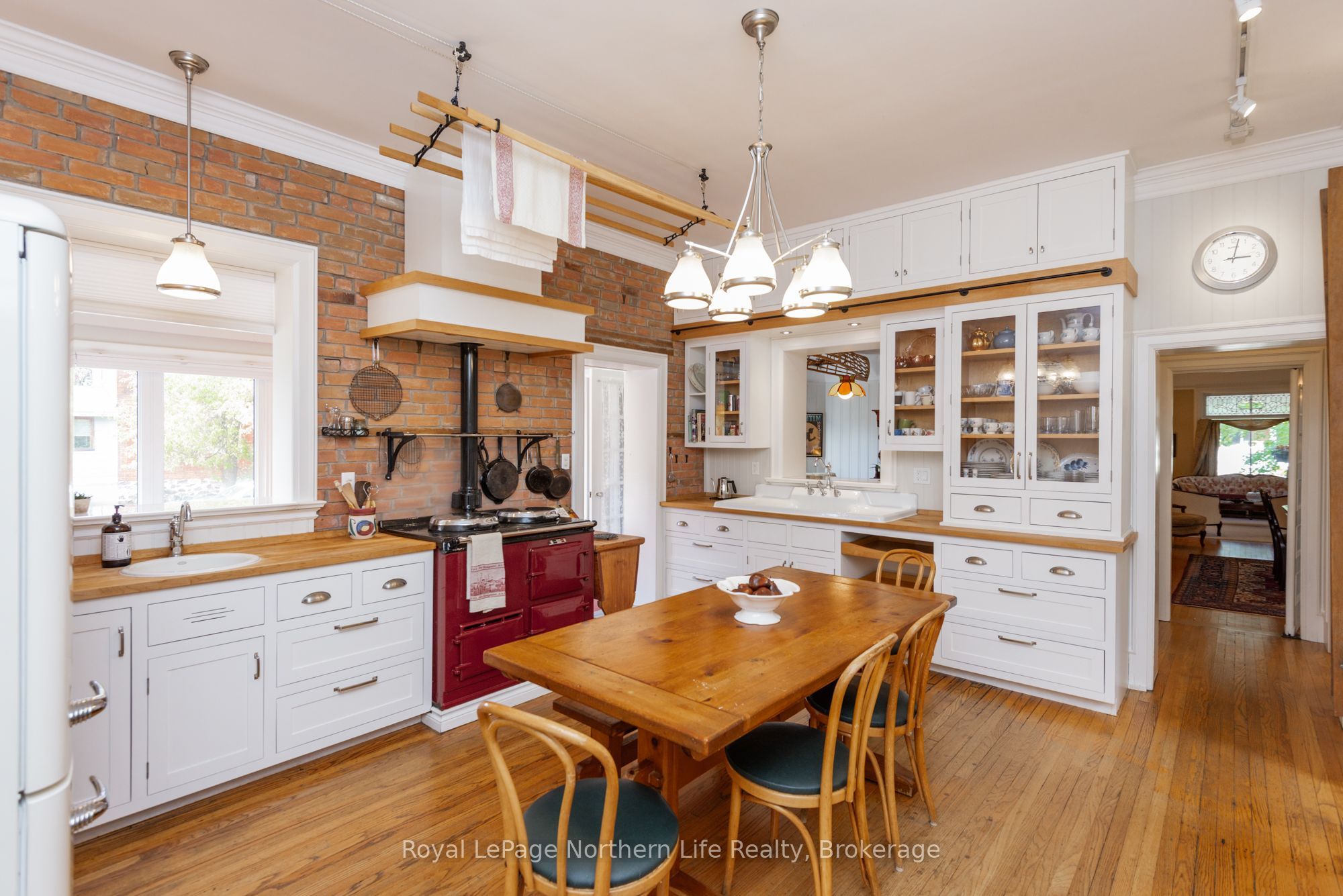 797 Mcintyre Street W Property Photo 13