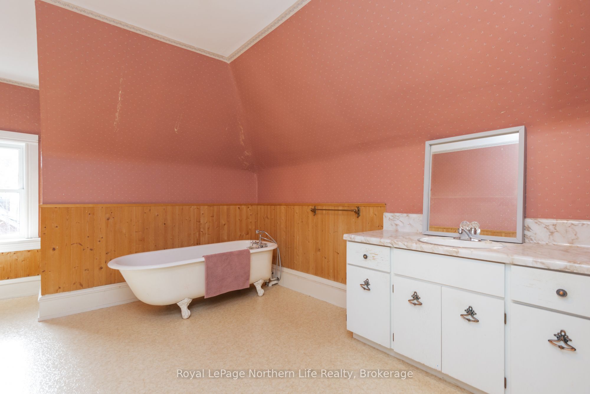 797 Mcintyre Street W Property Photo 39