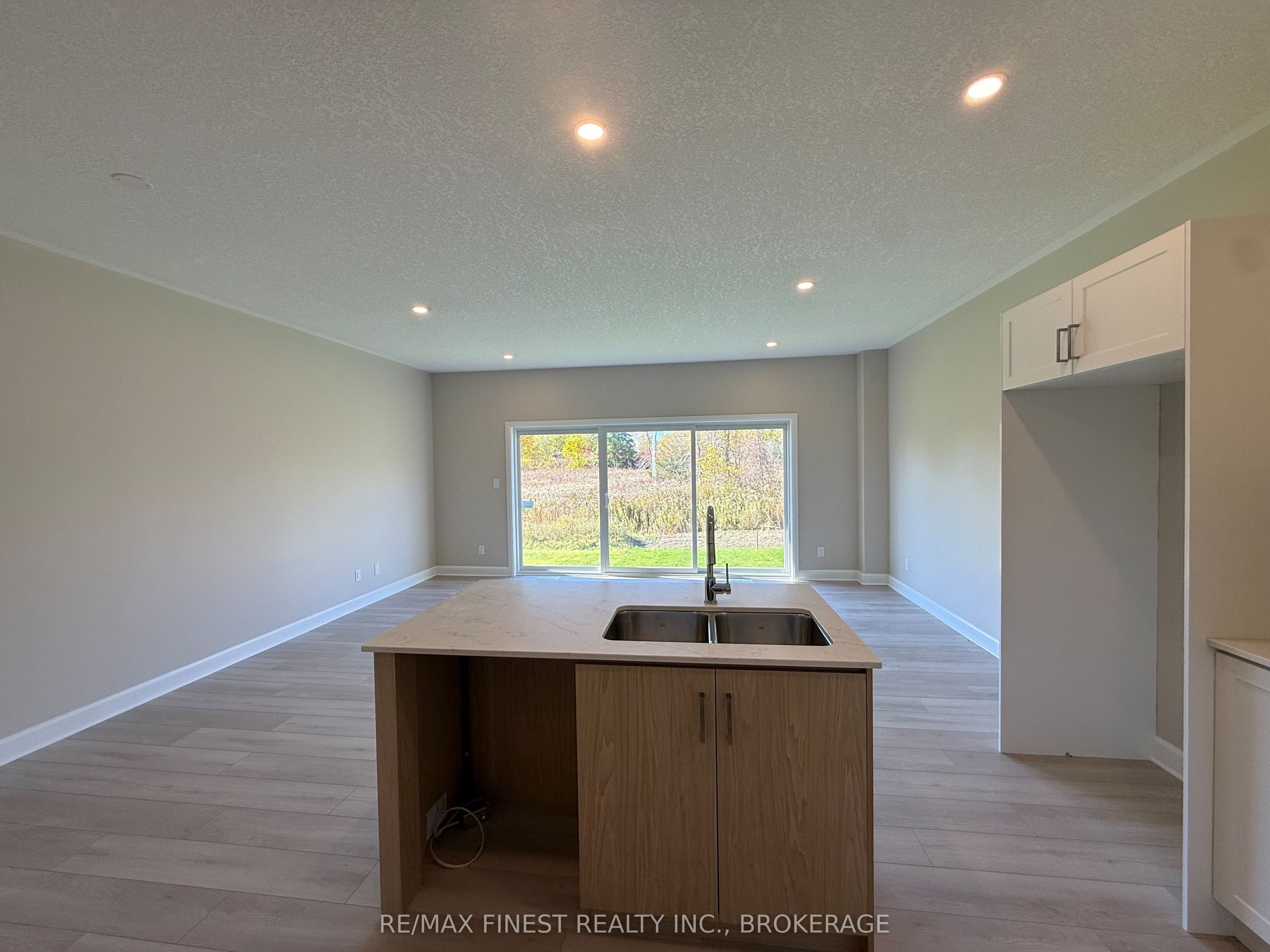 192 Heritage Park Drive Property Photo 6