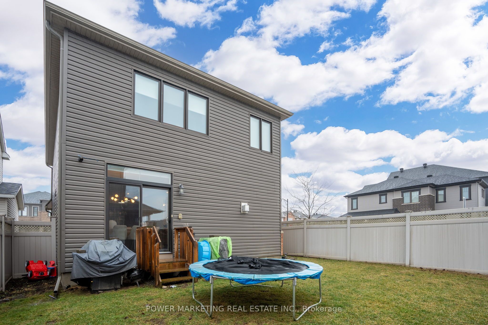 208 Alex Polowin Avenue Property Photo 32
